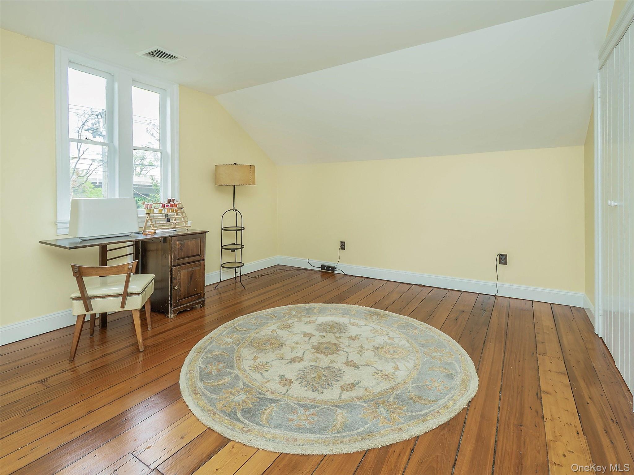  130 Mott Avenue, Roslyn, NY, 11576 - 物件實景