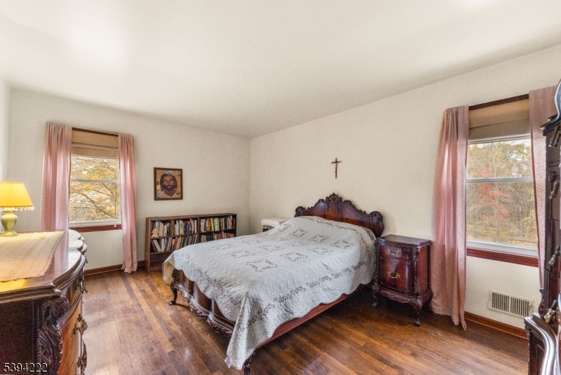 Readington Twp., New Jersey, 08889, United States, 4 Bedrooms Bedrooms, ,3 BathroomsBathrooms,Residential,For Sale,1989710