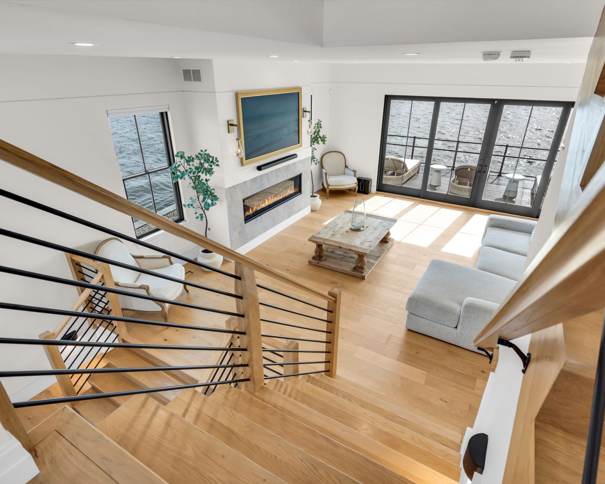  Exceptional Custom Built Waterfront Home - 物件實景