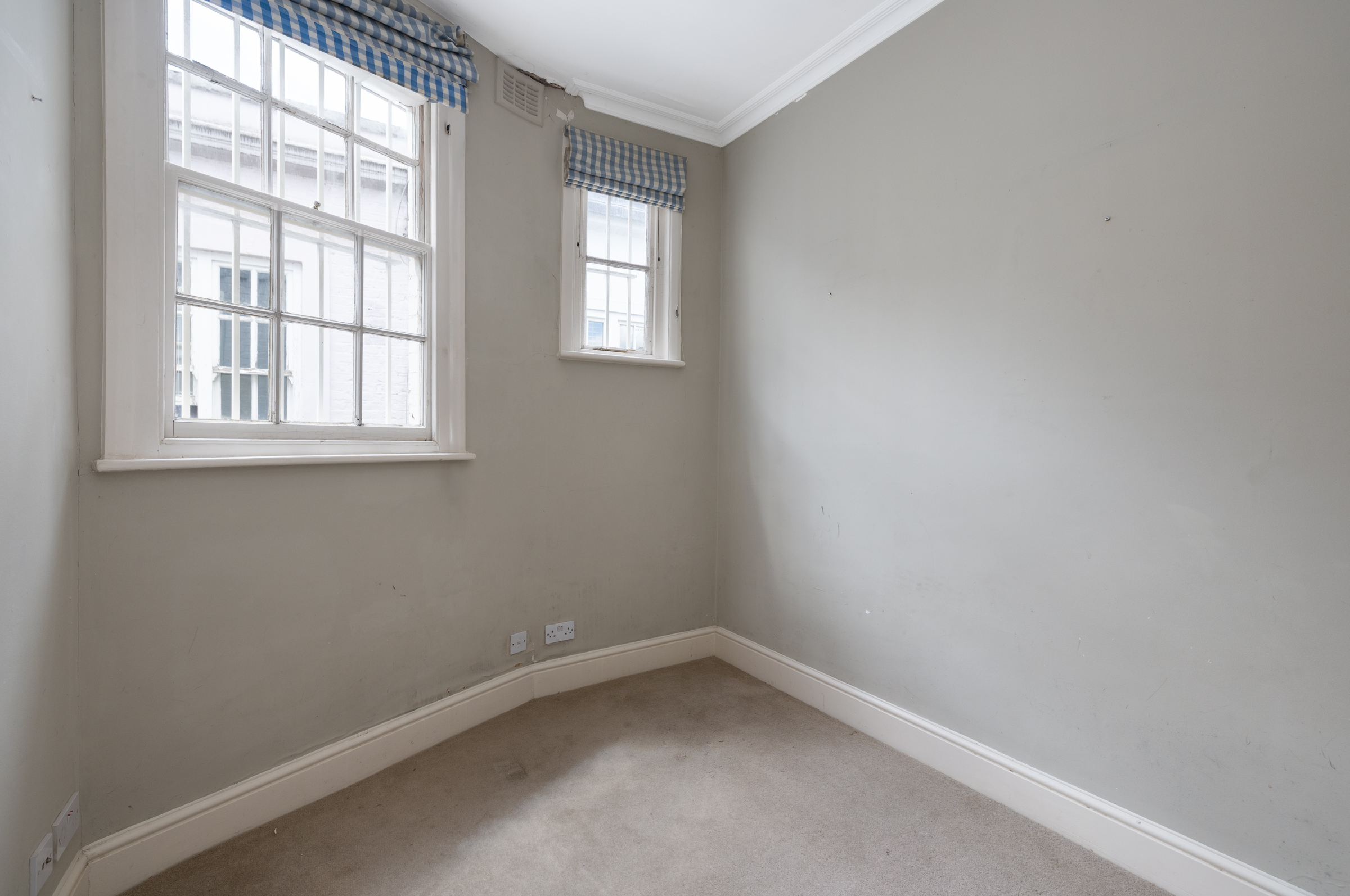  A Hidden Garden House with Exceptional Potential in Earl