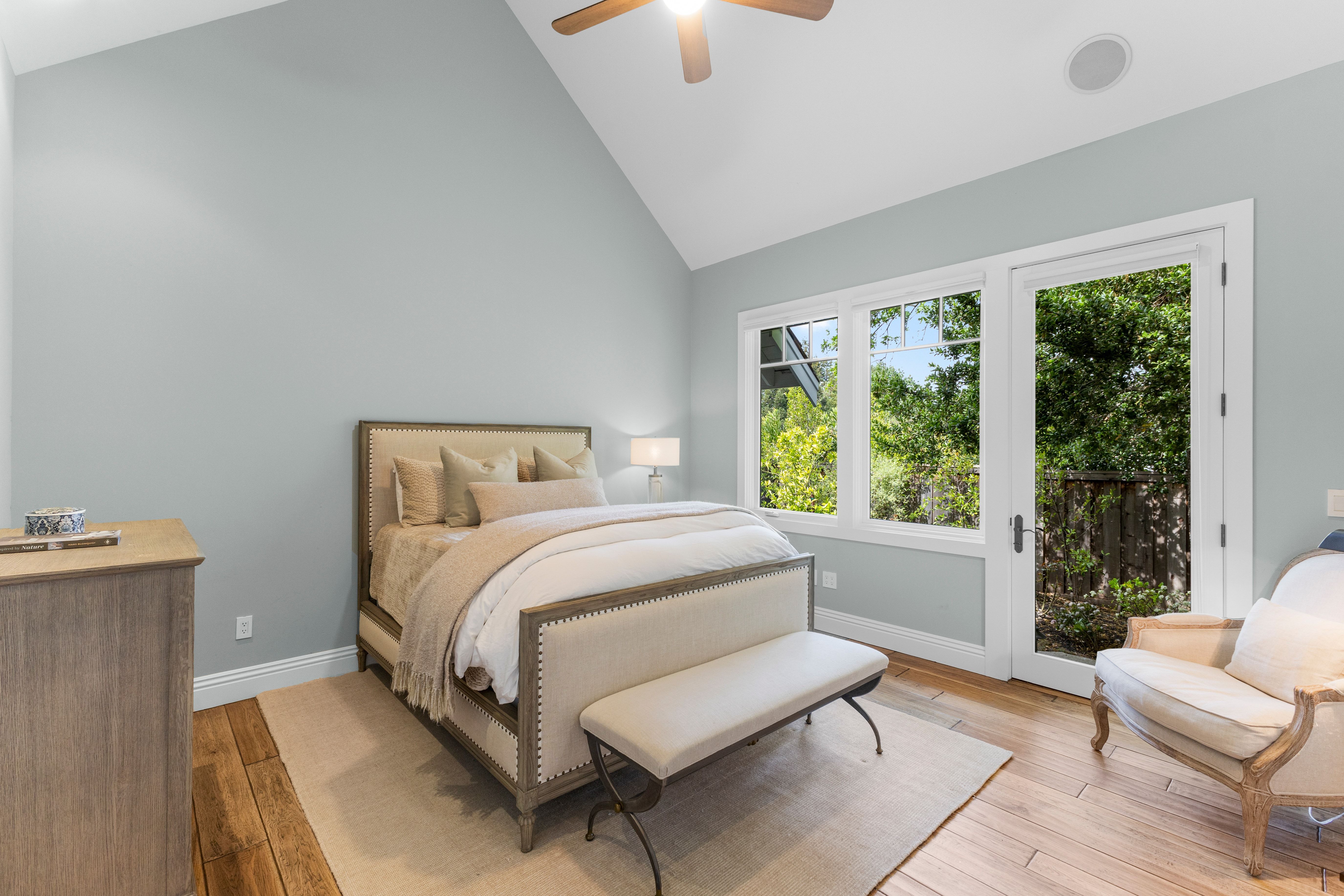  A Private One-Acre Compound Defined by Craftsmanship, Scale and Resort Living - 物件實景