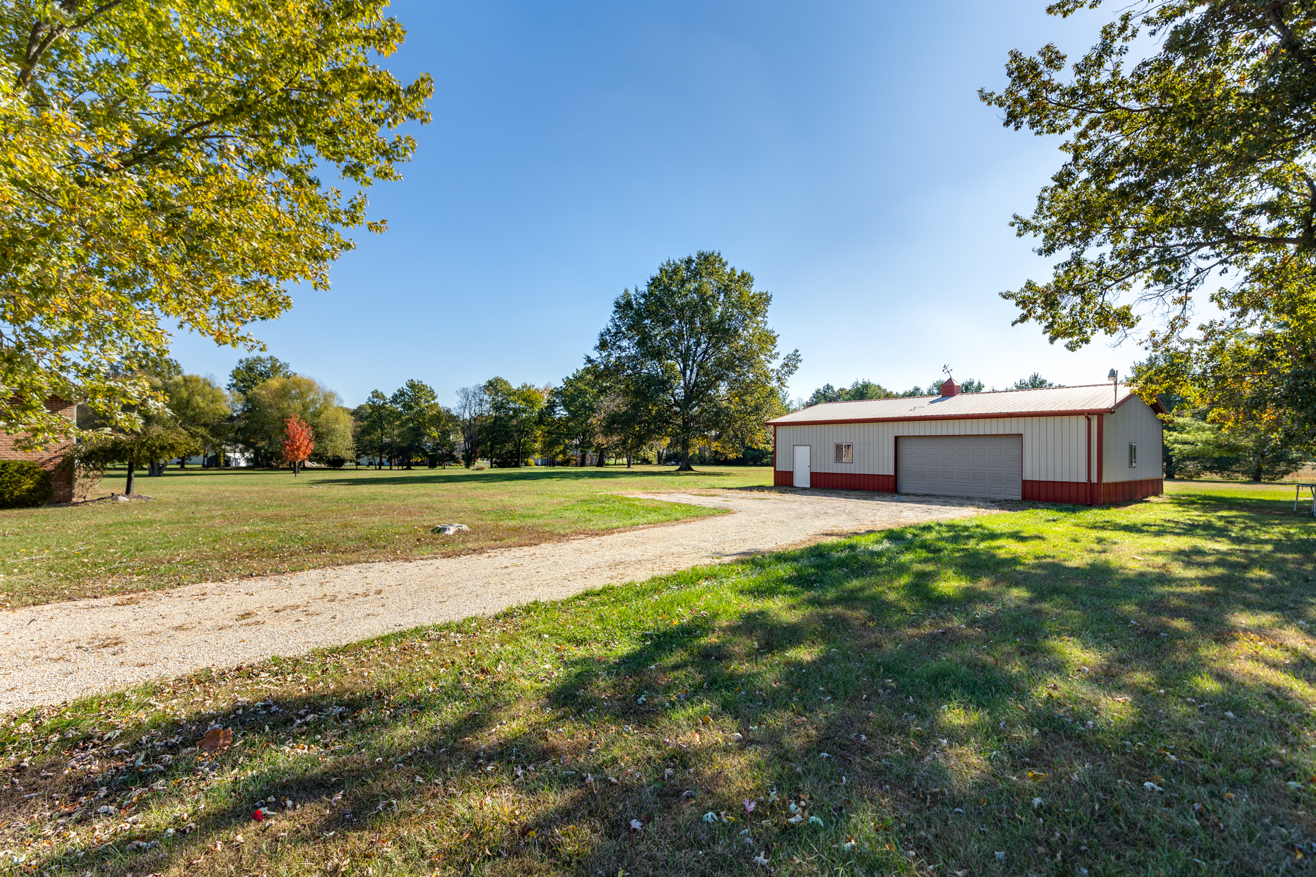 Litchfield, Illinois, 62056, United States, 5 Bedrooms Bedrooms, ,4 BathroomsBathrooms,Residential,For Sale,1986083