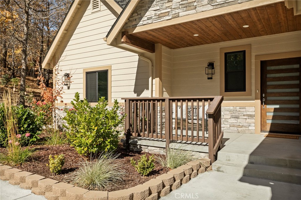 Lake Arrowhead, California, 92352, United States, 4 Bedrooms Bedrooms, ,5 BathroomsBathrooms,Residential,For Sale,1989465