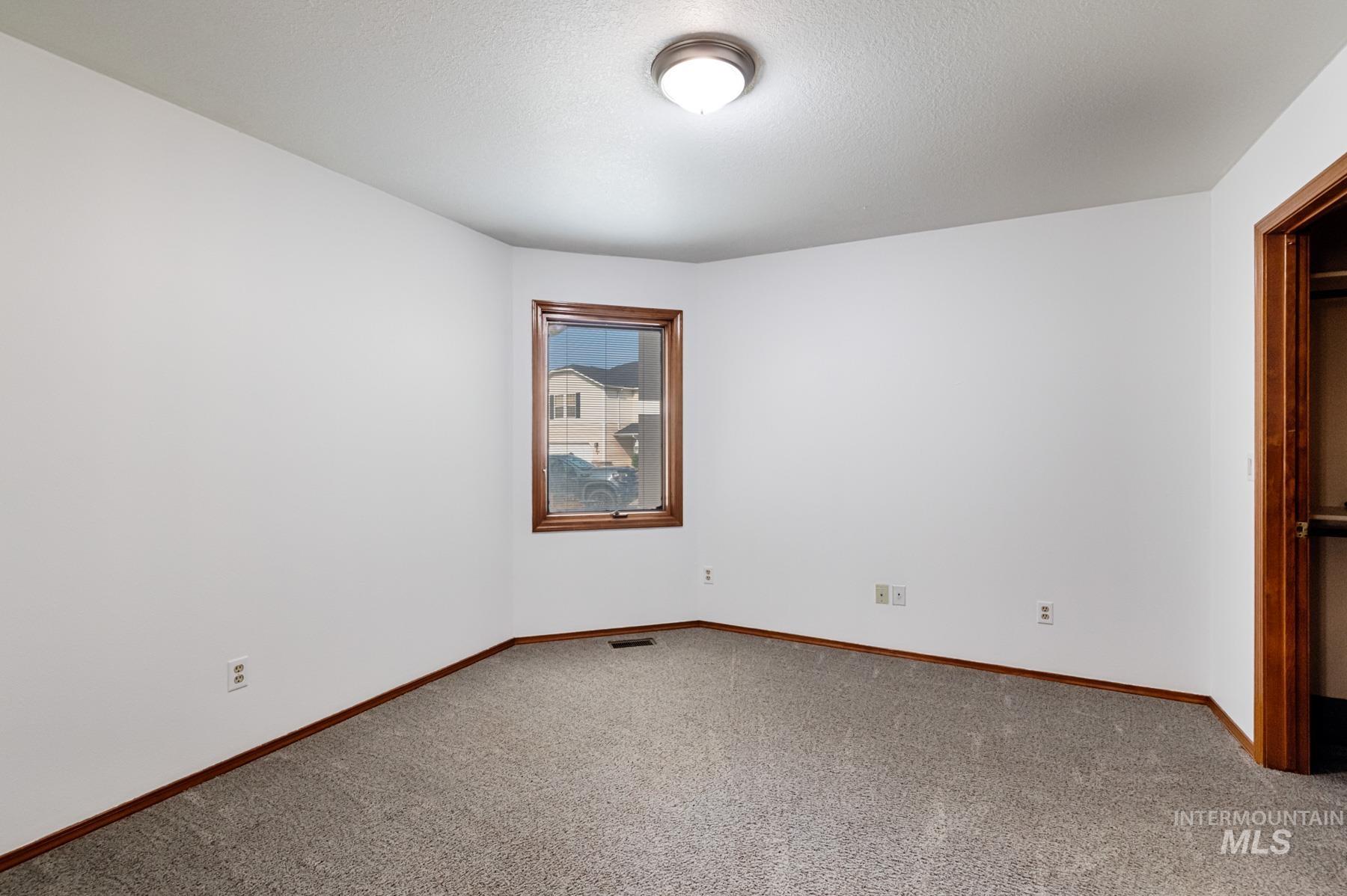 Kuna, Idaho, 83634, United States, 6 Bedrooms Bedrooms, ,4 BathroomsBathrooms,Residential,For Sale,1950984