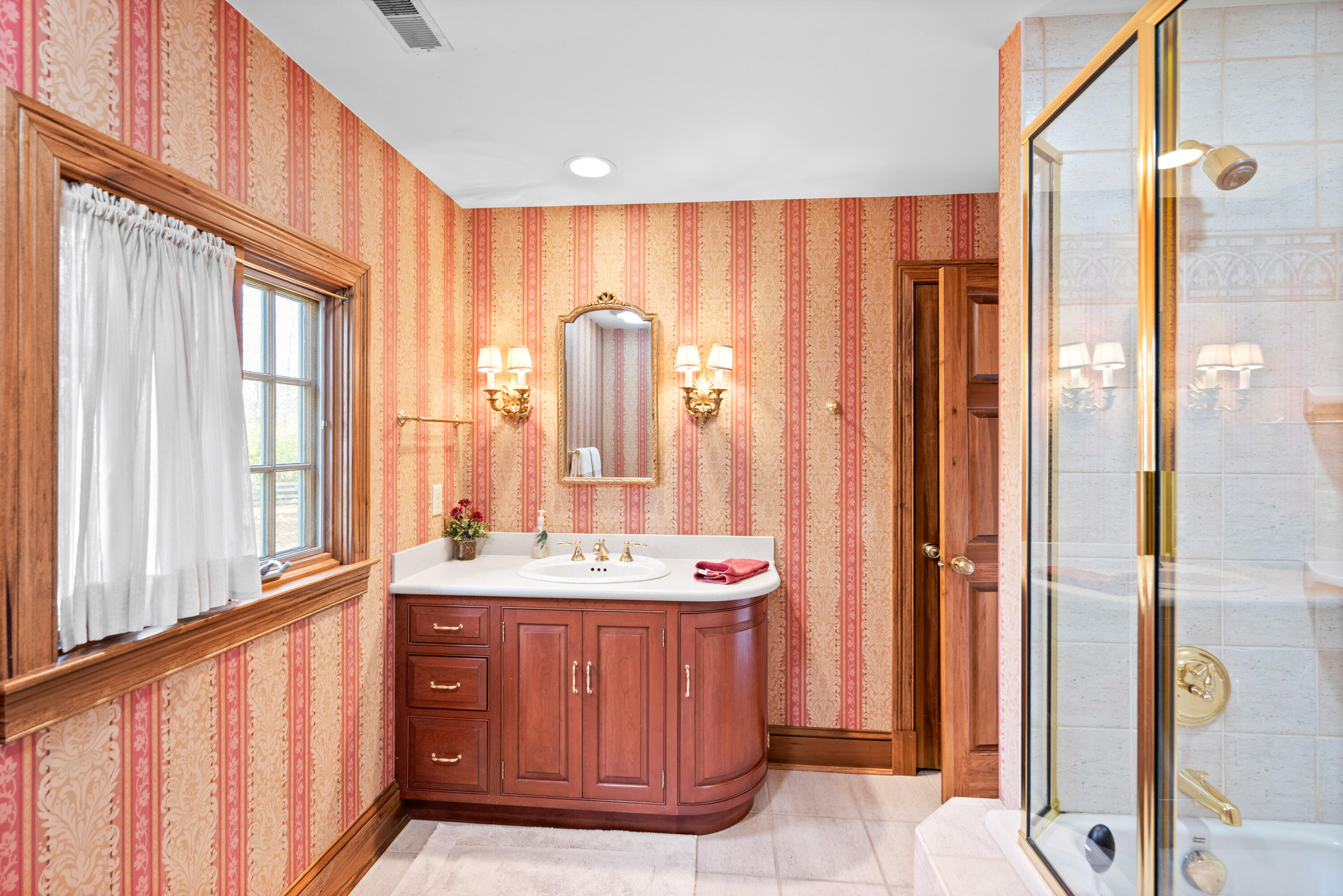 Union, Kentucky, 41091, United States, 6 Bedrooms Bedrooms, ,7 BathroomsBathrooms,Residential,For Sale,1997730