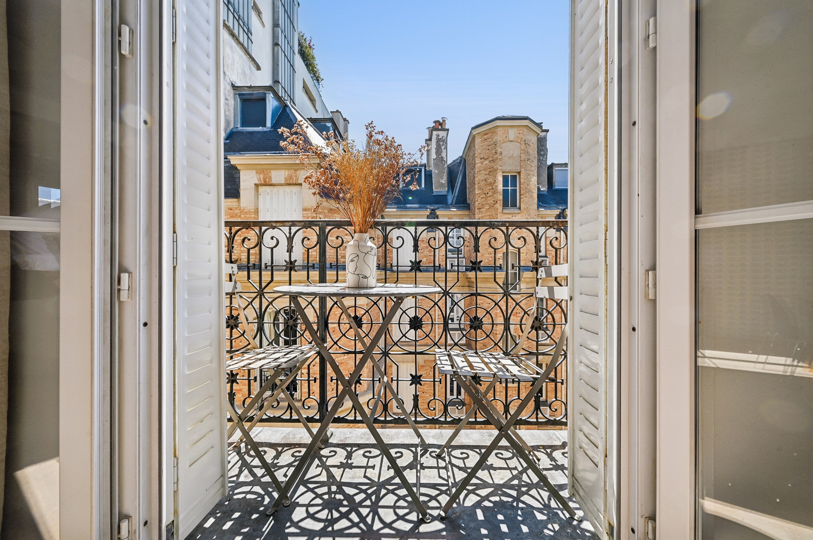  PARIS XVI - VILLAGE D