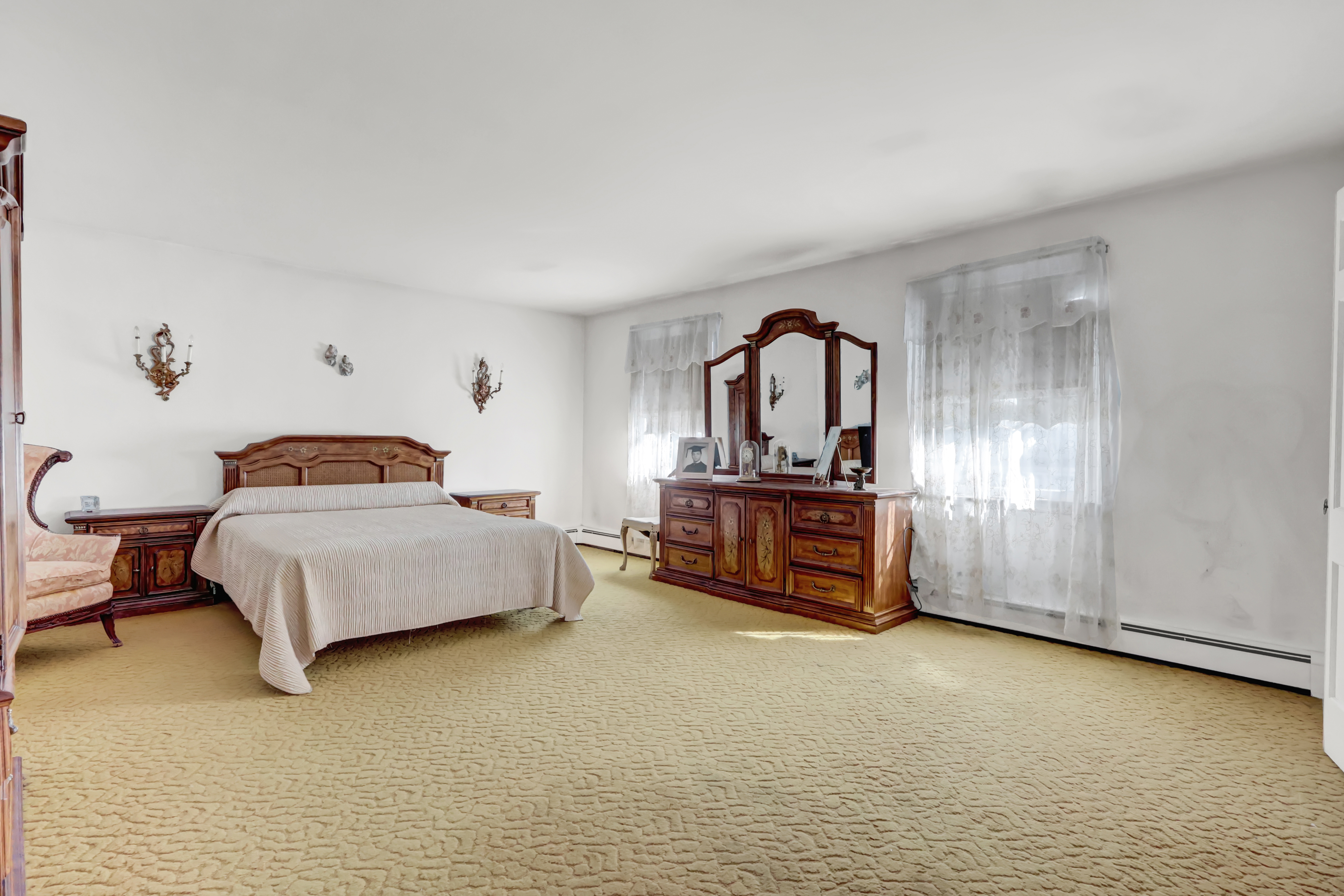 West Babylon, New York, 11704, United States, 3 Bedrooms Bedrooms, ,3 BathroomsBathrooms,Residential,For Sale,1977604