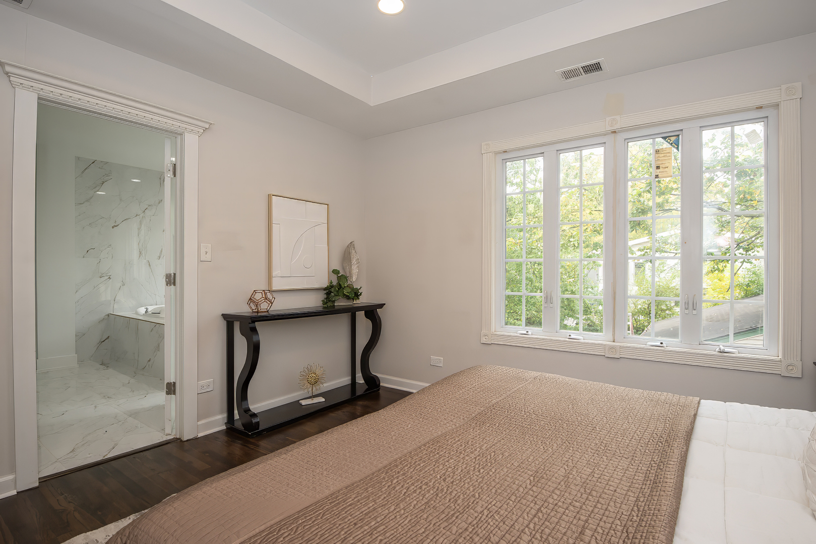 Glenview, Illinois, 60025, United States, 5 Bedrooms Bedrooms, ,3 BathroomsBathrooms,Residential,For Sale,1995942