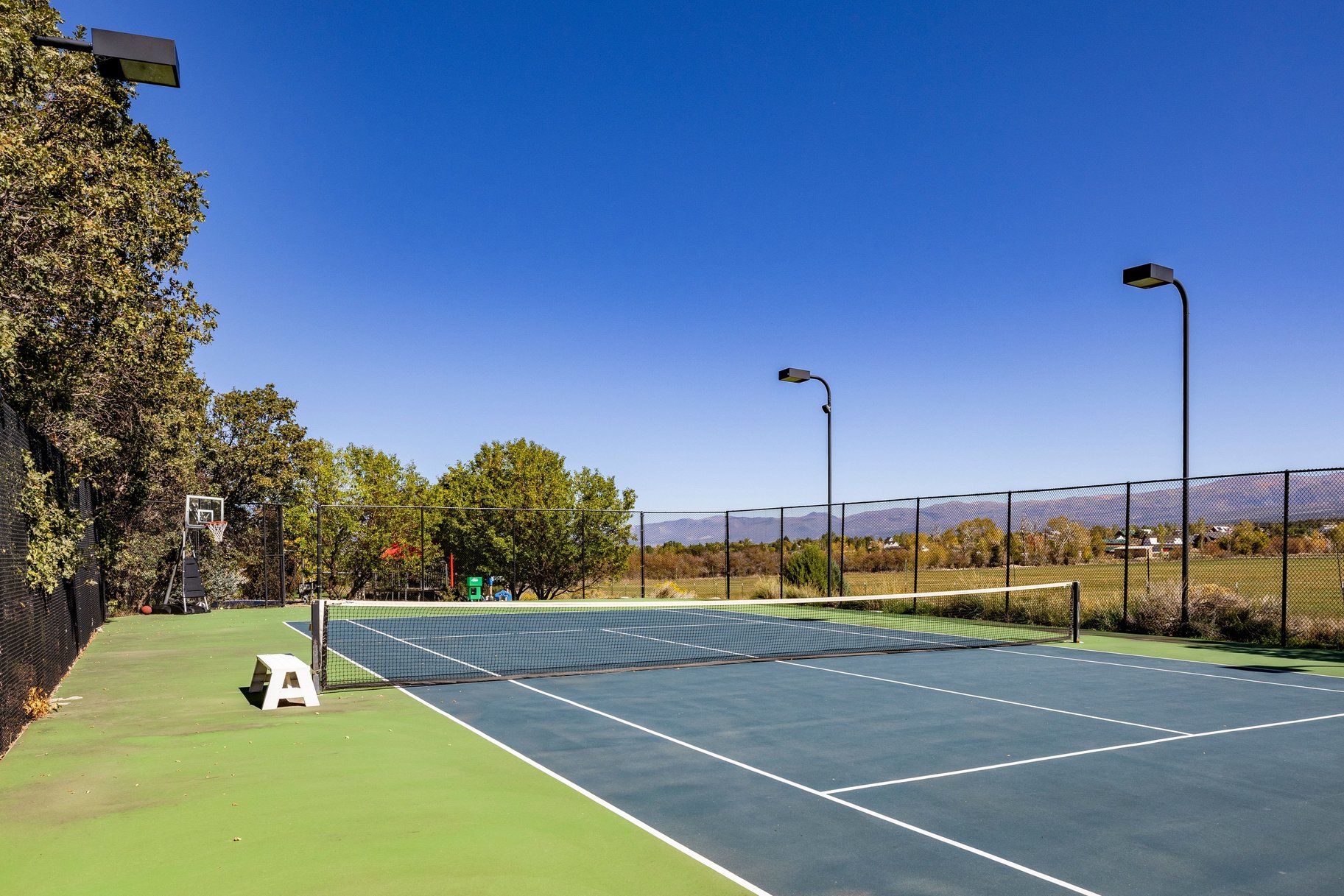  Family Compound with Sports Court, Privacy, and Horseshoe Mountain Views - 物件實景