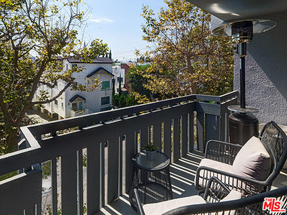 Los Angeles, California, 90025, United States, 3 Bedrooms Bedrooms, ,3 BathroomsBathrooms,Residential,For Sale,1947986