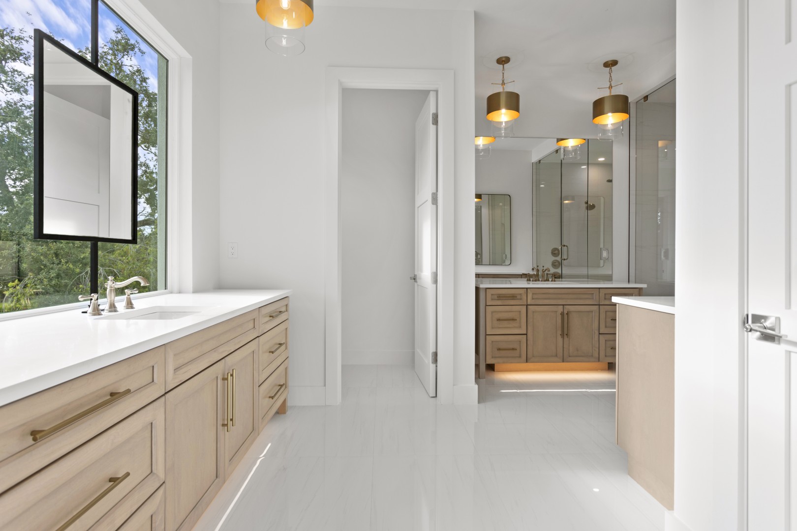 Tampa, Florida, 33611, United States, 6 Bedrooms Bedrooms, ,6 BathroomsBathrooms,Residential,For Sale,1981634