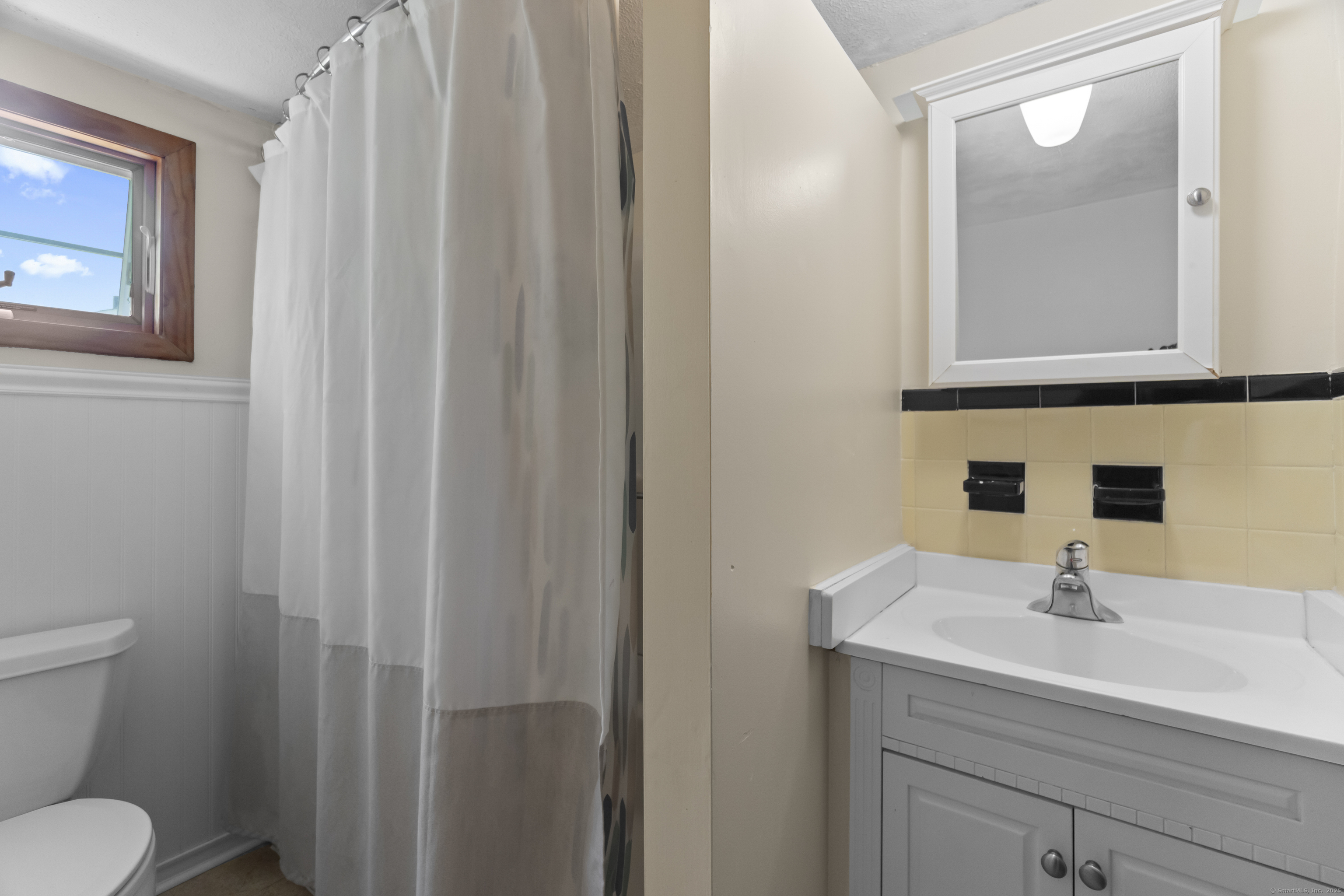 Groton Long Point, Connecticut, 06340, United States, 5 Bedrooms Bedrooms, ,Residential,For Sale,1899535