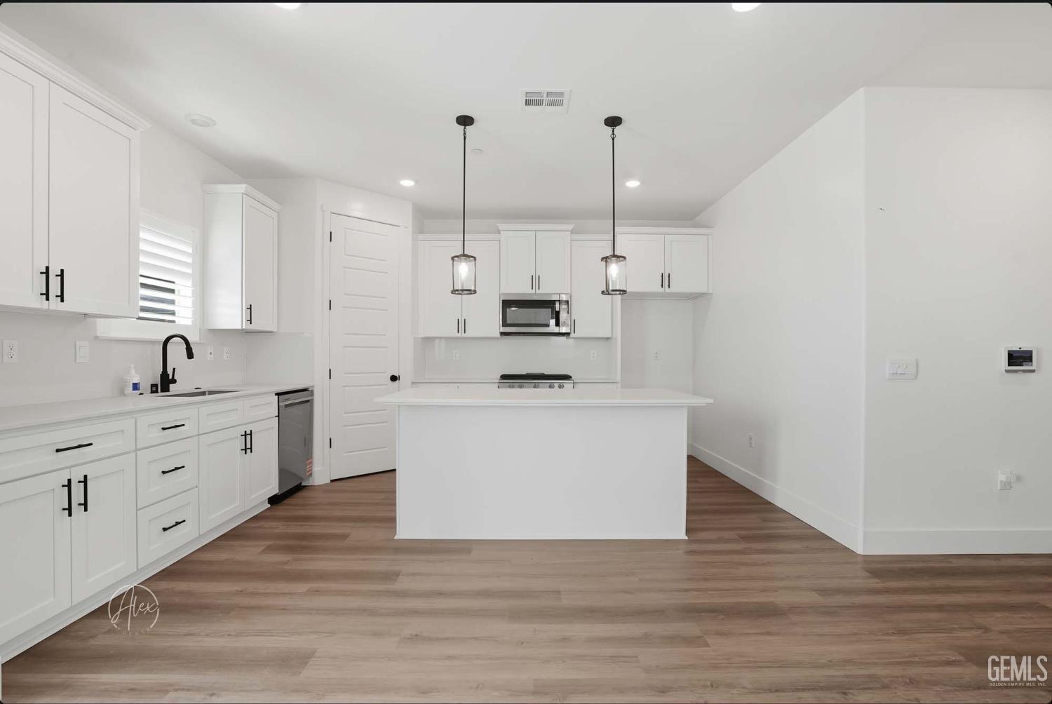 Bakersfield, California, 93314, United States, 5 Bedrooms Bedrooms, ,4 BathroomsBathrooms,Residential,For Sale,1983146