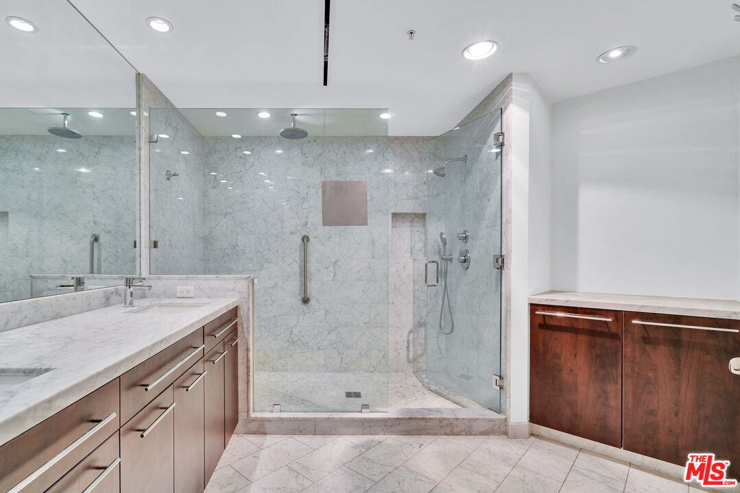 Los Angeles, California, 90024, United States, 2 Bedrooms Bedrooms, ,3 BathroomsBathrooms,Residential,For Sale,1932813