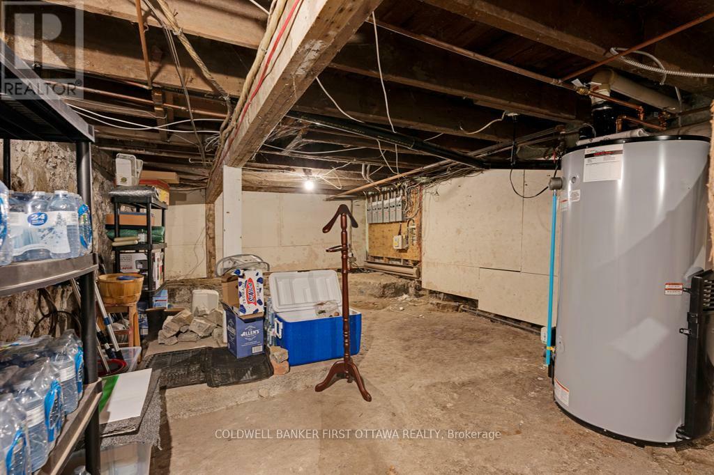 SMITHS FALLS, Ontario, K7A 2Z5, CA, 8 Bedrooms Bedrooms, ,6 BathroomsBathrooms,Residential,For Sale,1865309