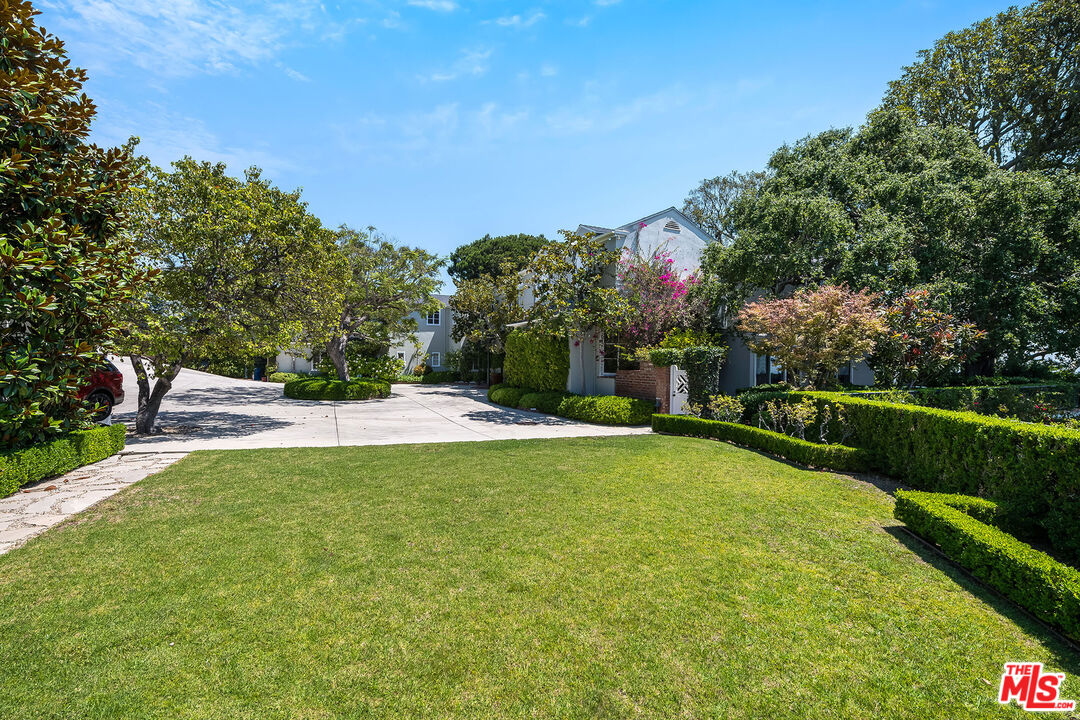 Los Angeles, California, 90077, United States, 7 Bedrooms Bedrooms, ,6 BathroomsBathrooms,Residential,For Sale,1819954