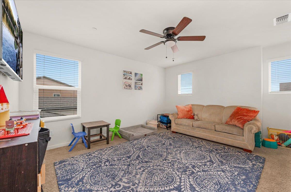 Fresno, California, 93722, United States, 5 Bedrooms Bedrooms, ,3 BathroomsBathrooms,Residential,For Sale,1982186