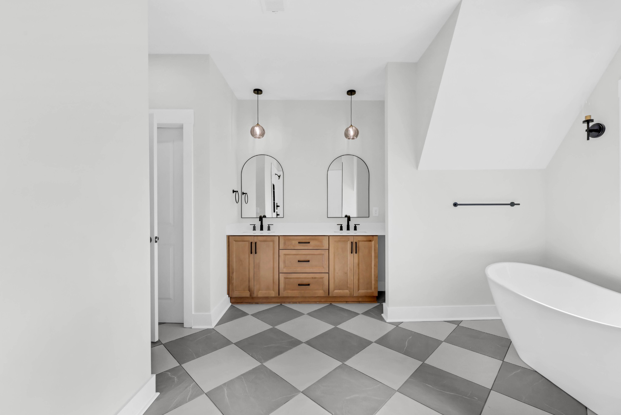 Clarksville, Tennessee, 37043, United States, 4 Bedrooms Bedrooms, ,4 BathroomsBathrooms,Residential,For Sale,2005761