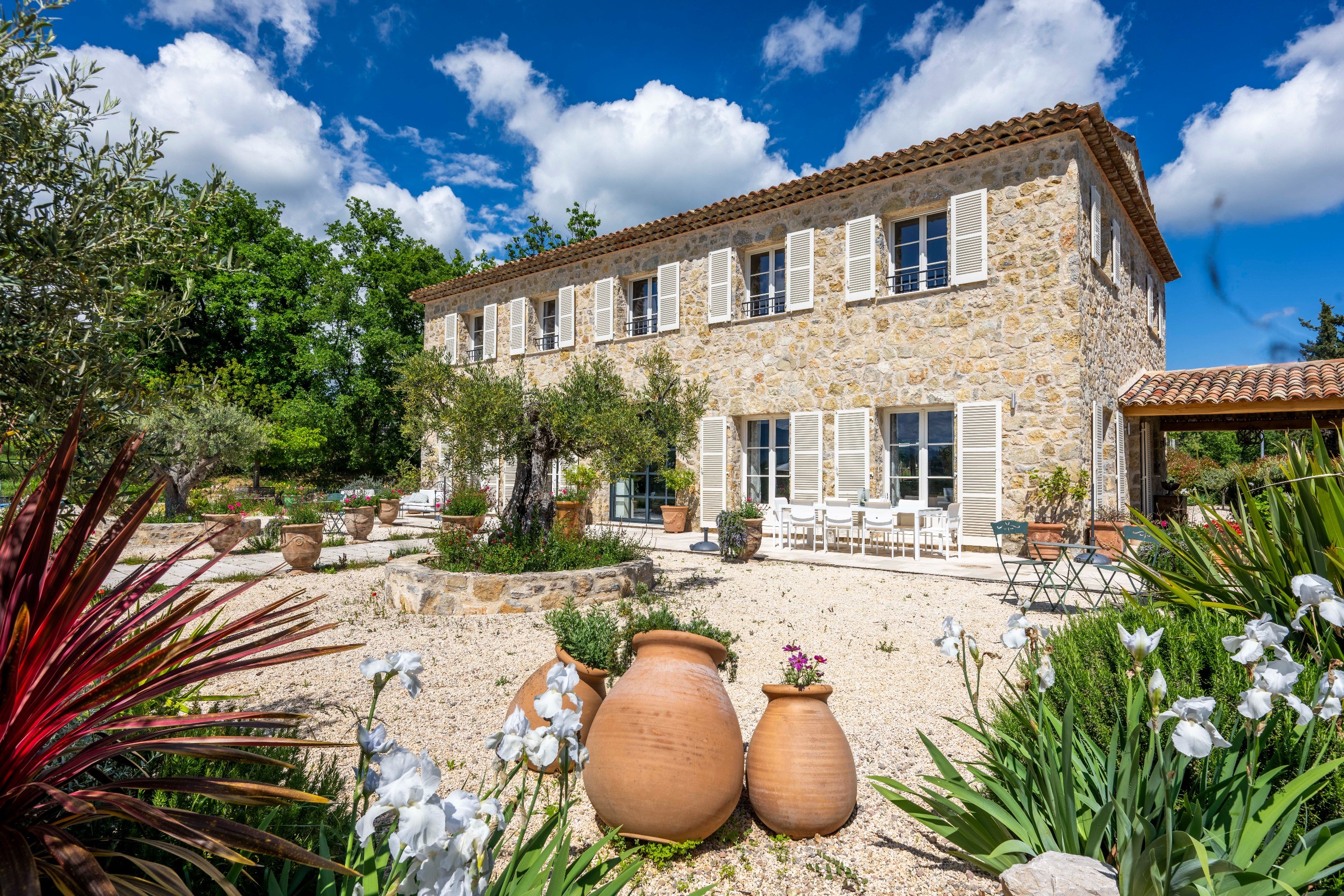  Exquisite stone bastide with panoramic views near Terre Blanche golf in Tourret… - 物件實景