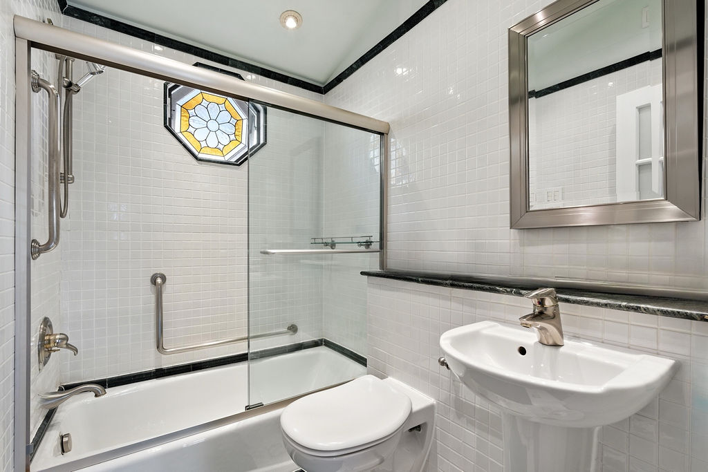 Howard Beach, New York, 11414, United States, 4 Bedrooms Bedrooms, ,4 BathroomsBathrooms,Residential,For Sale,1984168