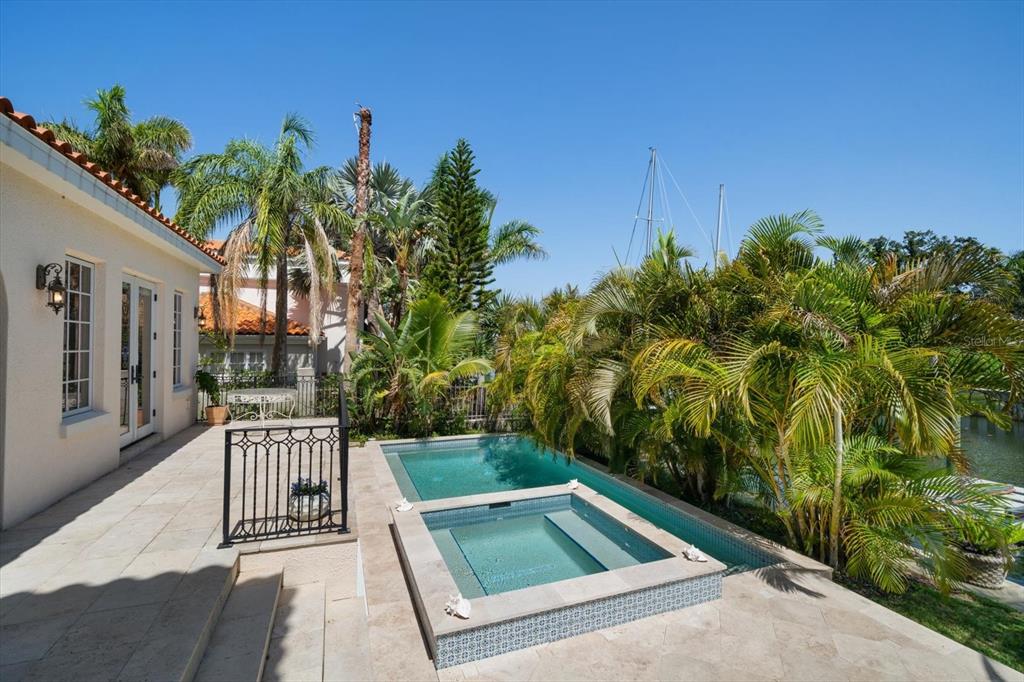 Tampa, Florida, 33606, United States, 5 Bedrooms Bedrooms, ,4 BathroomsBathrooms,Residential,For Sale,1827015