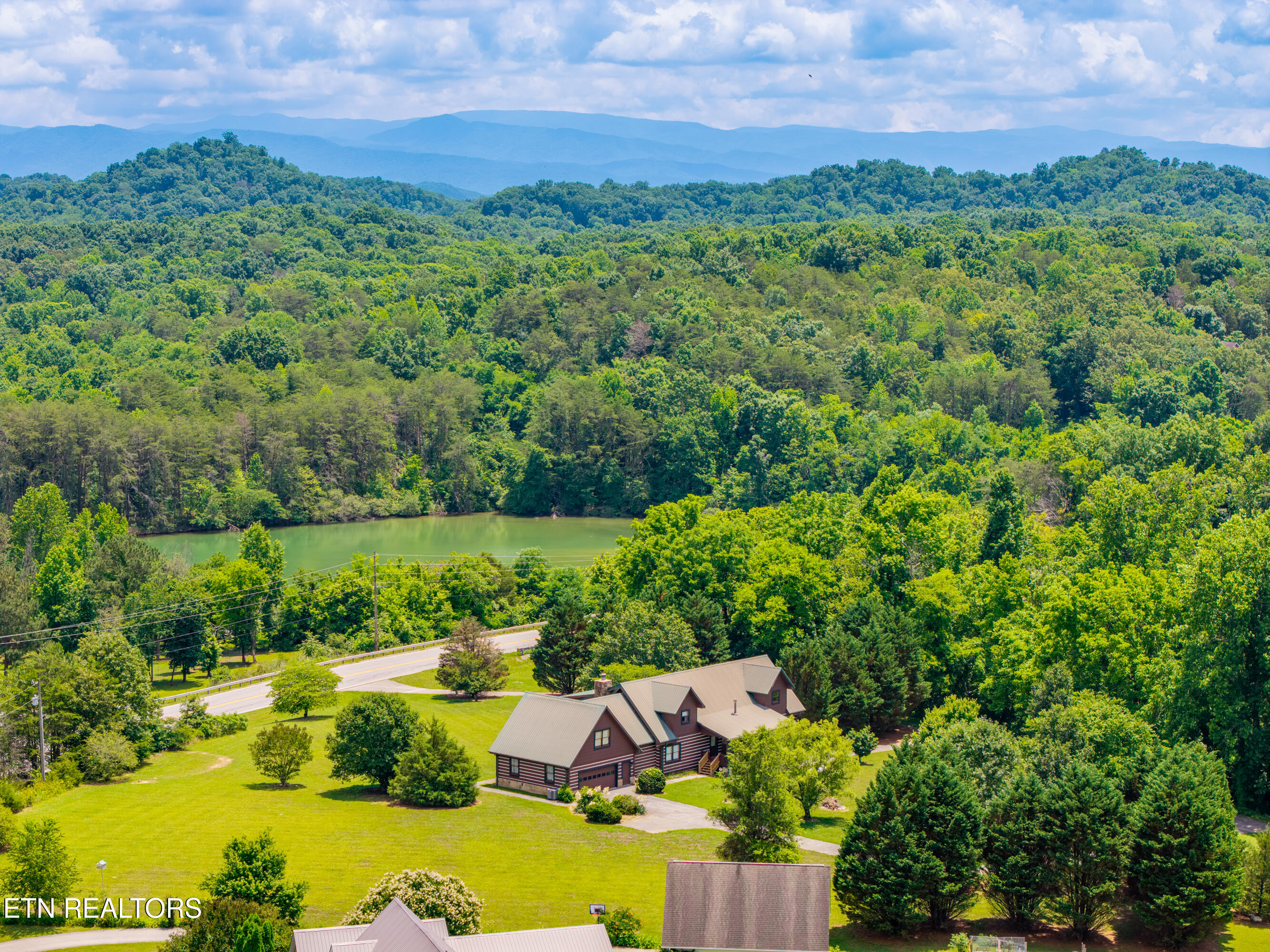Vonore, Tennessee, 37885, United States, 3 Bedrooms Bedrooms, ,4 BathroomsBathrooms,Residential,For Sale,2048933