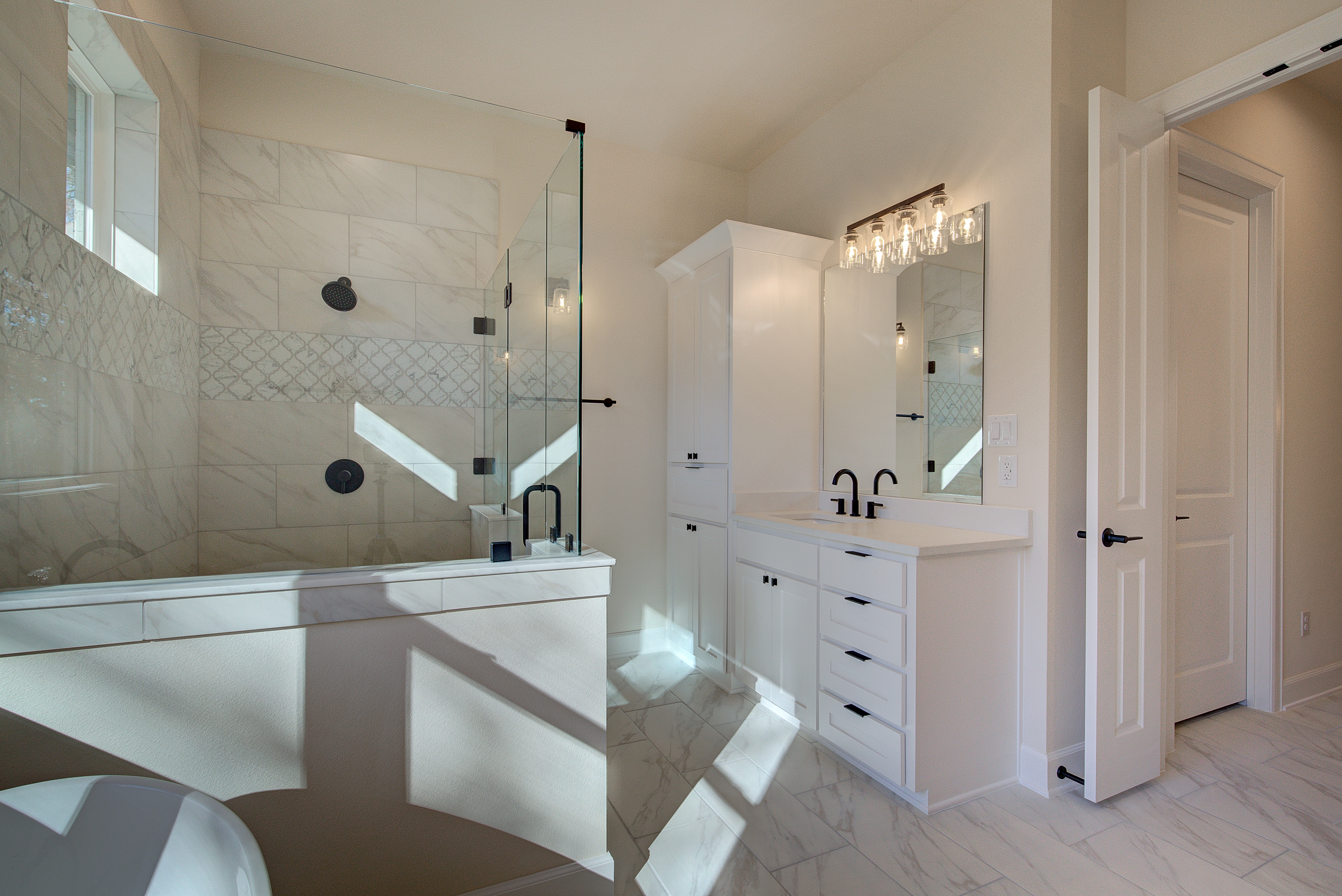 Mineola, Texas, 75773, United States, 4 Bedrooms Bedrooms, ,4 BathroomsBathrooms,Residential,For Sale,1981031