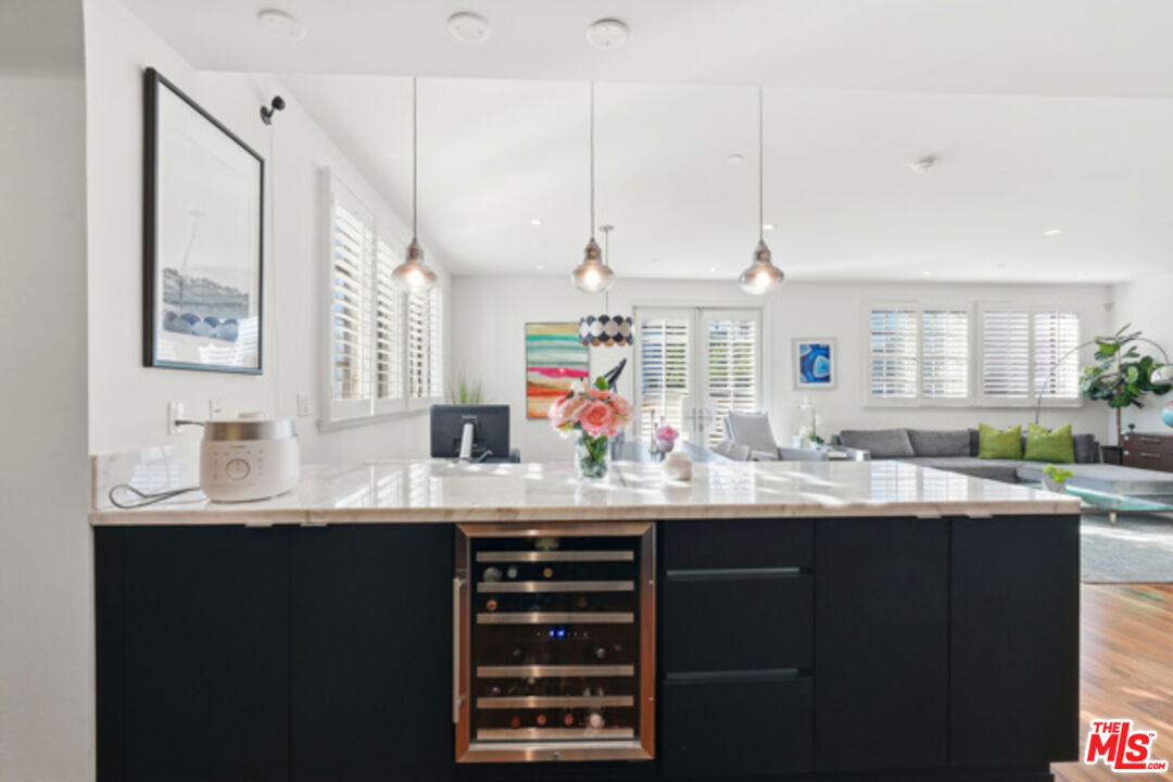 Los Angeles, California, 90010, United States, 3 Bedrooms Bedrooms, ,3 BathroomsBathrooms,Residential,For Sale,1997463