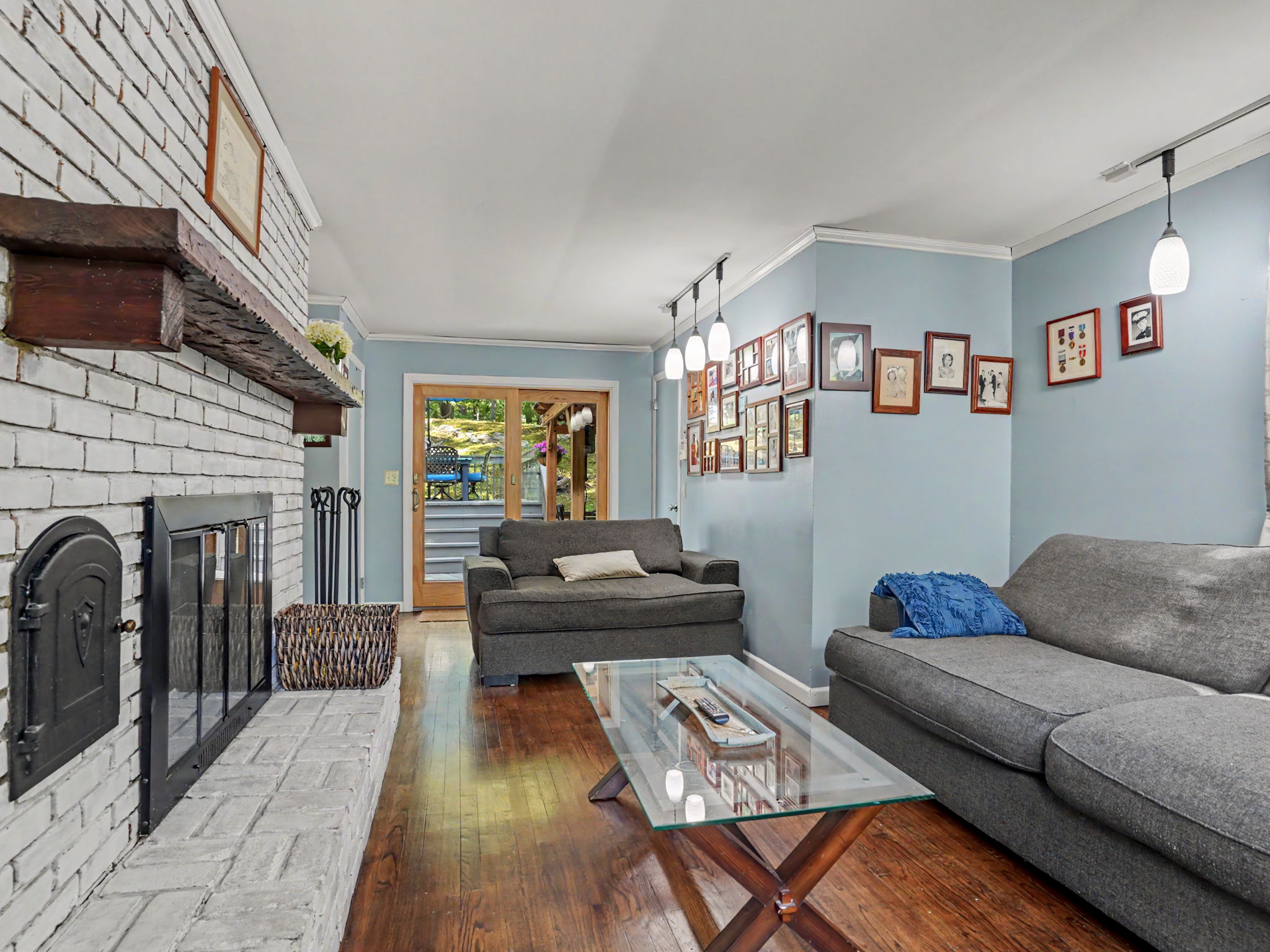  Hilltop Lake Hills Oasis with Renovated Chef