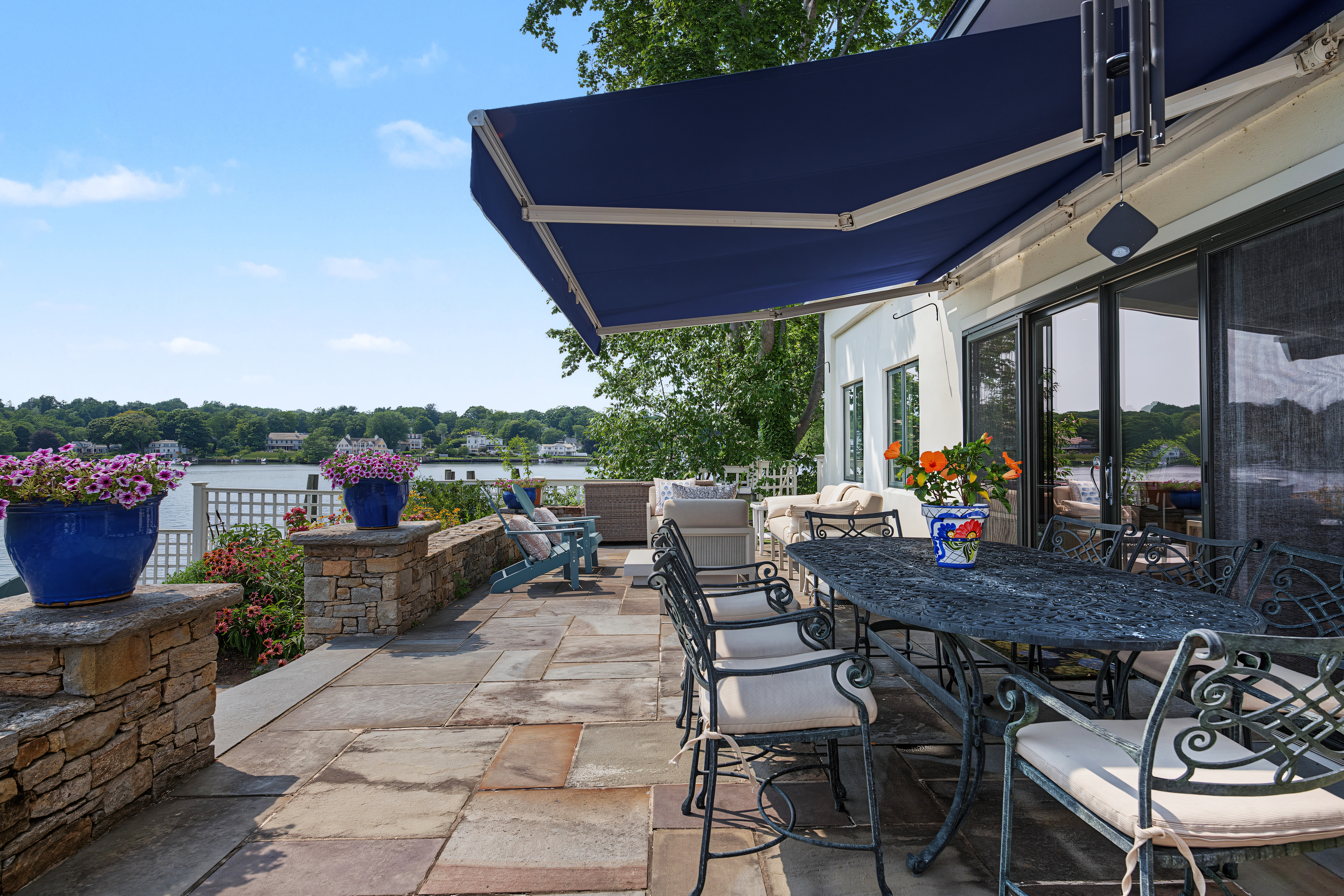  Essex Village Waterfront Offers One Level Living - 物件實景