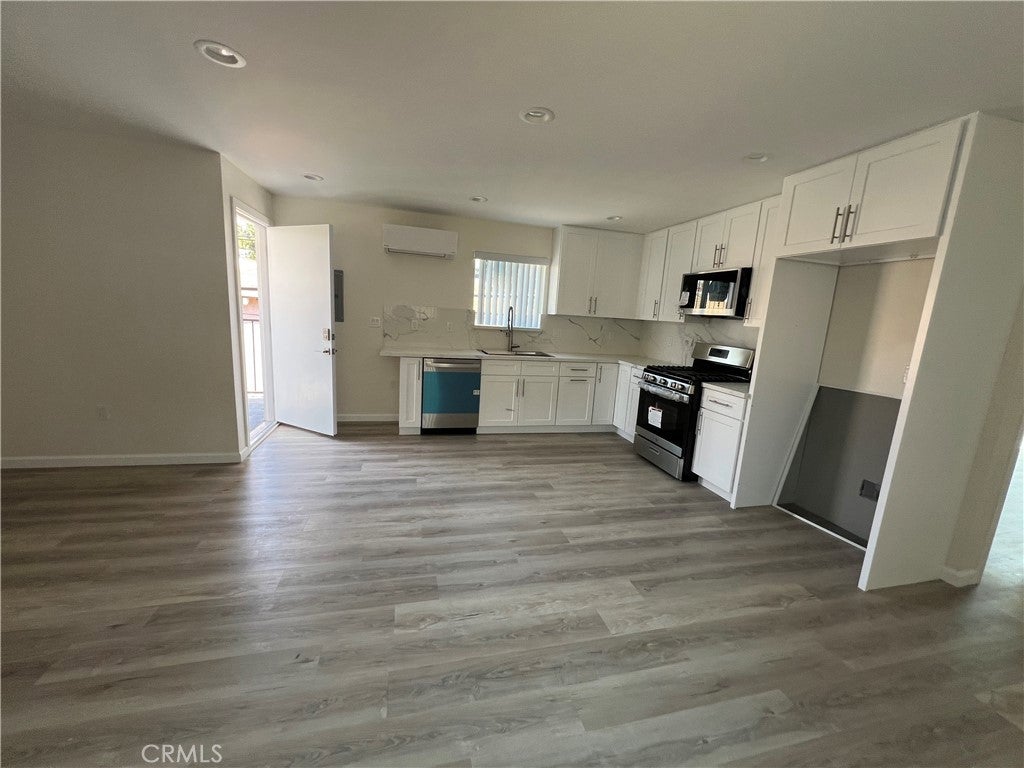 Los Angeles, California, 90027, United States, ,Residential,For Sale,1940498