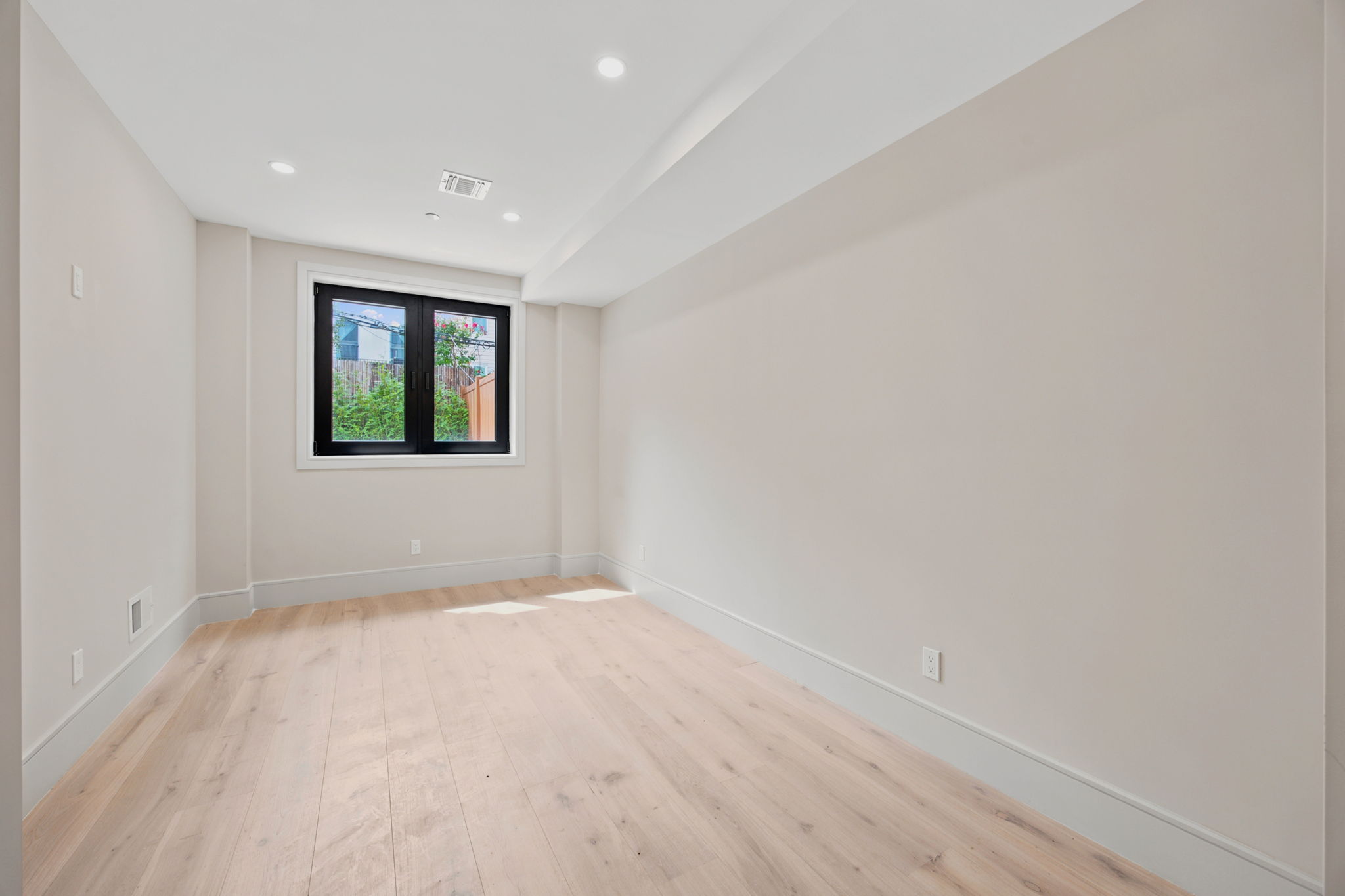  266 10th Street Condo - 物件實景