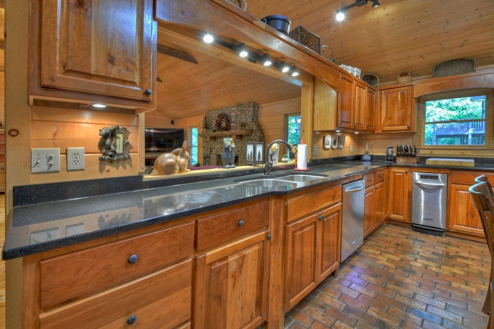 Blue Ridge, Georgia, 30513, United States, 4 Bedrooms Bedrooms, ,3 BathroomsBathrooms,Residential,For Sale,1858921