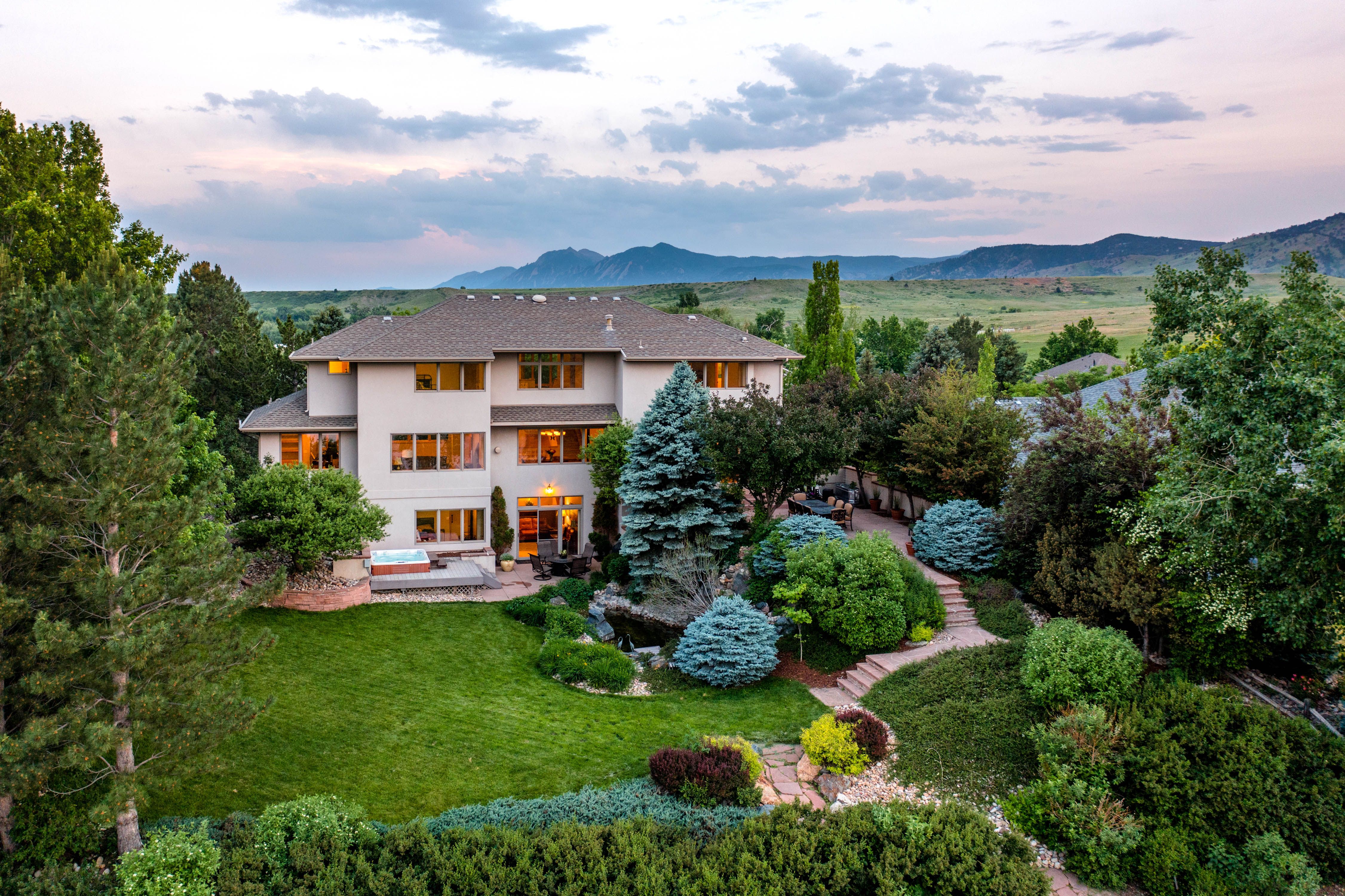  Timeless Waterfront Home With Beautiful Views - 物件實景