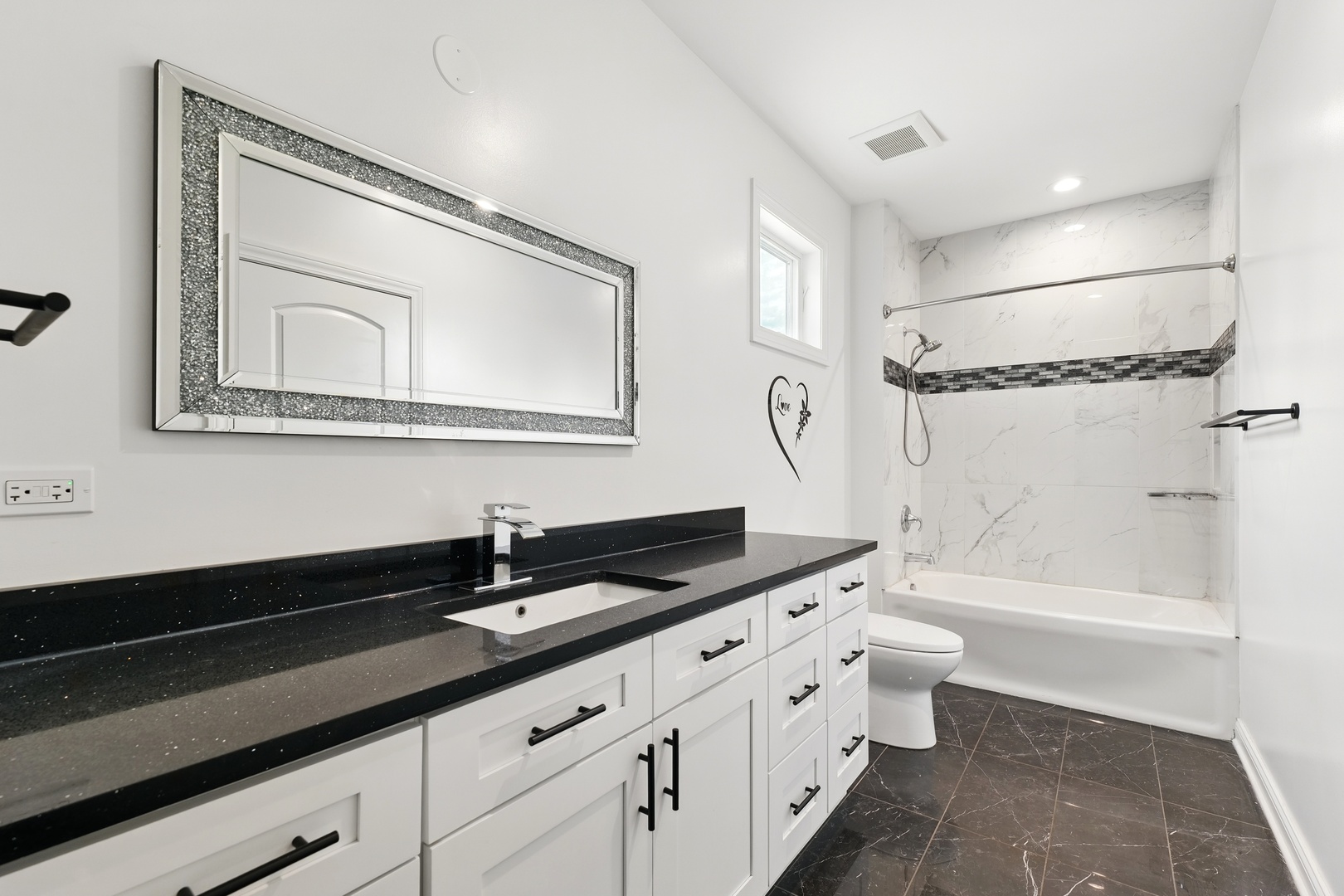 Arlington Heights, Illinois, 60004, United States, 4 Bedrooms Bedrooms, ,4 BathroomsBathrooms,Residential,For Sale,1838392