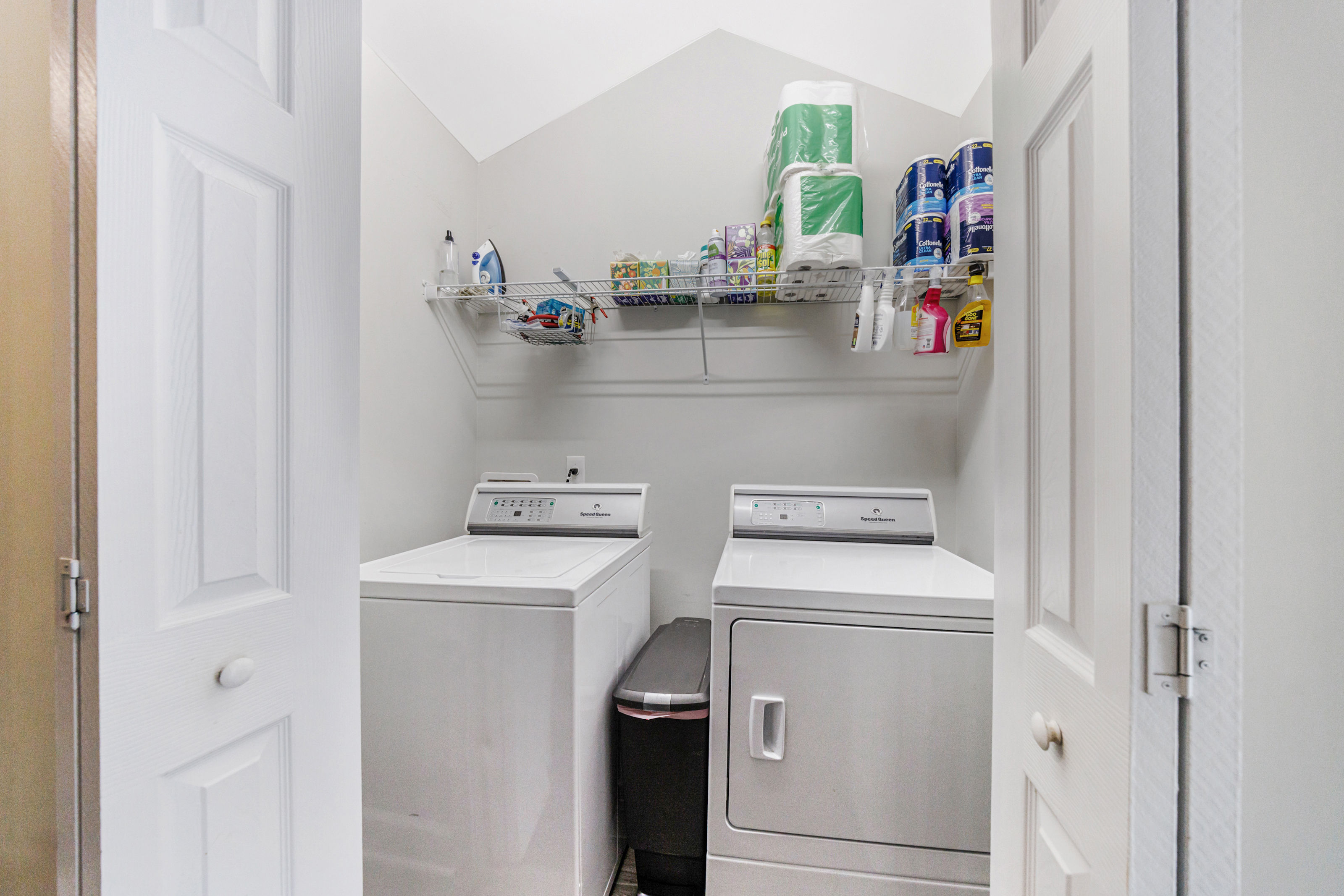  Stunning Fully Renovated Oasis on 2.4+/- Acres - 物件實景