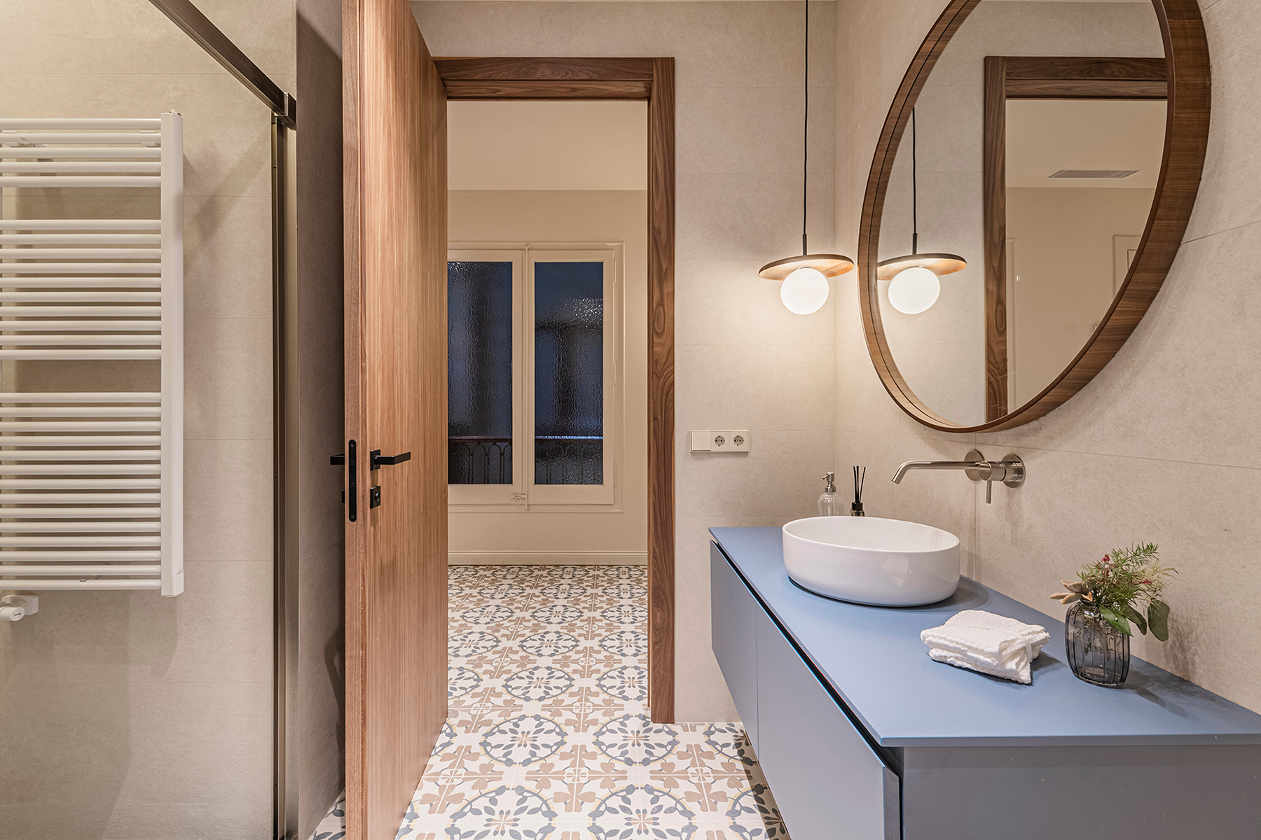  Renovated flat in historic building - L