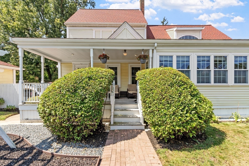 Brockton, Massachusetts, 02301, United States, 3 Bedrooms Bedrooms, ,2 BathroomsBathrooms,Residential,For Sale,1938670
