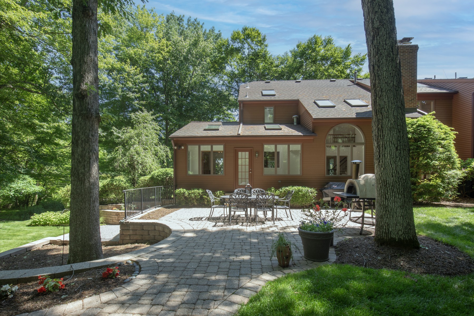  Exceptional Colonial Home Located in a Remarkable Setting - 物件實景