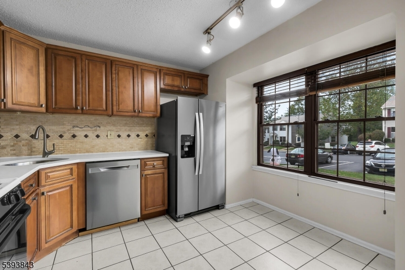 Bernards Twp., New Jersey, 07920, United States, 2 Bedrooms Bedrooms, ,3 BathroomsBathrooms,Residential,For Sale,1972655