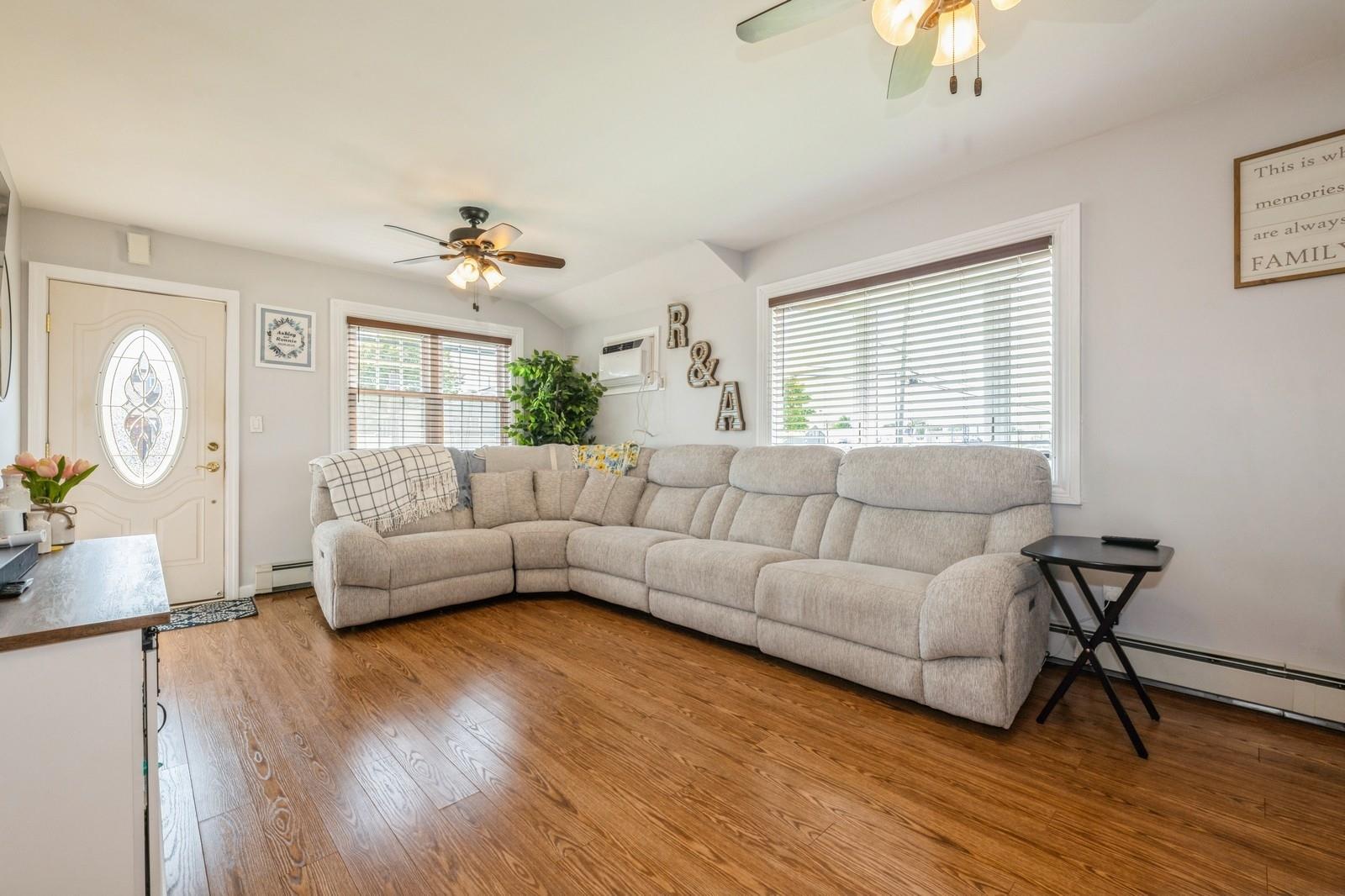 Lindenhurst, New York, 11757, United States, 2 Bedrooms Bedrooms, ,1 BathroomBathrooms,Residential,For Sale,1847928