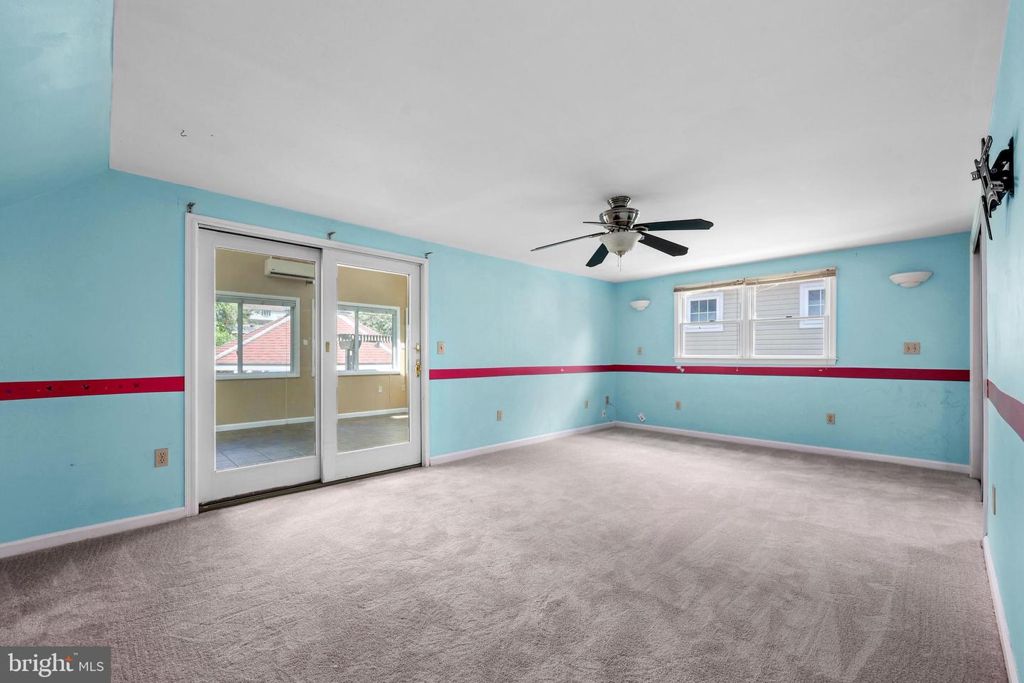 Falls Church, Virginia, 22042, United States, 5 Bedrooms Bedrooms, ,2 BathroomsBathrooms,Residential,For Sale,1932563