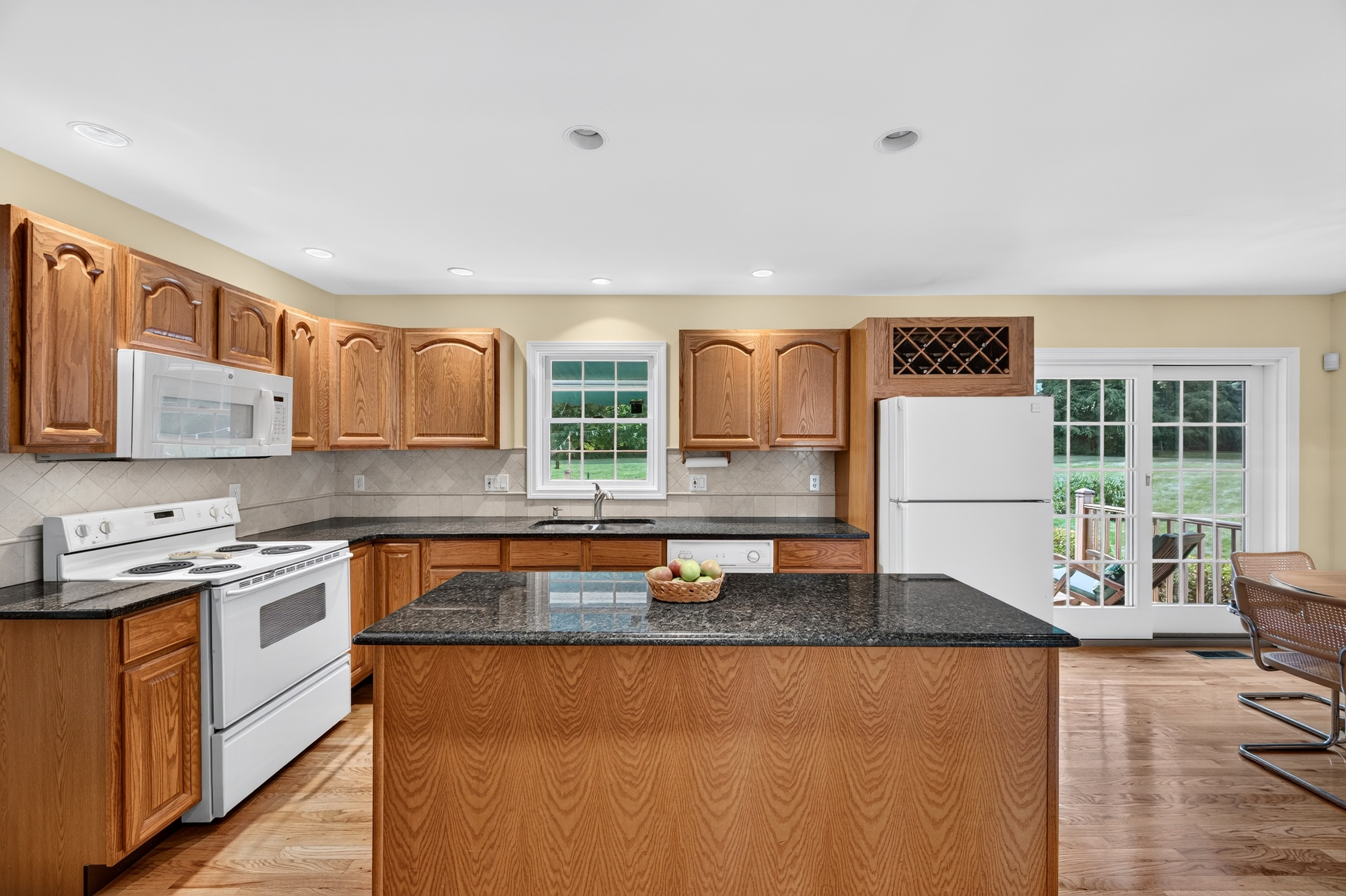  Classic Custom Colonial on Over 2 Private Acres - 物件實景