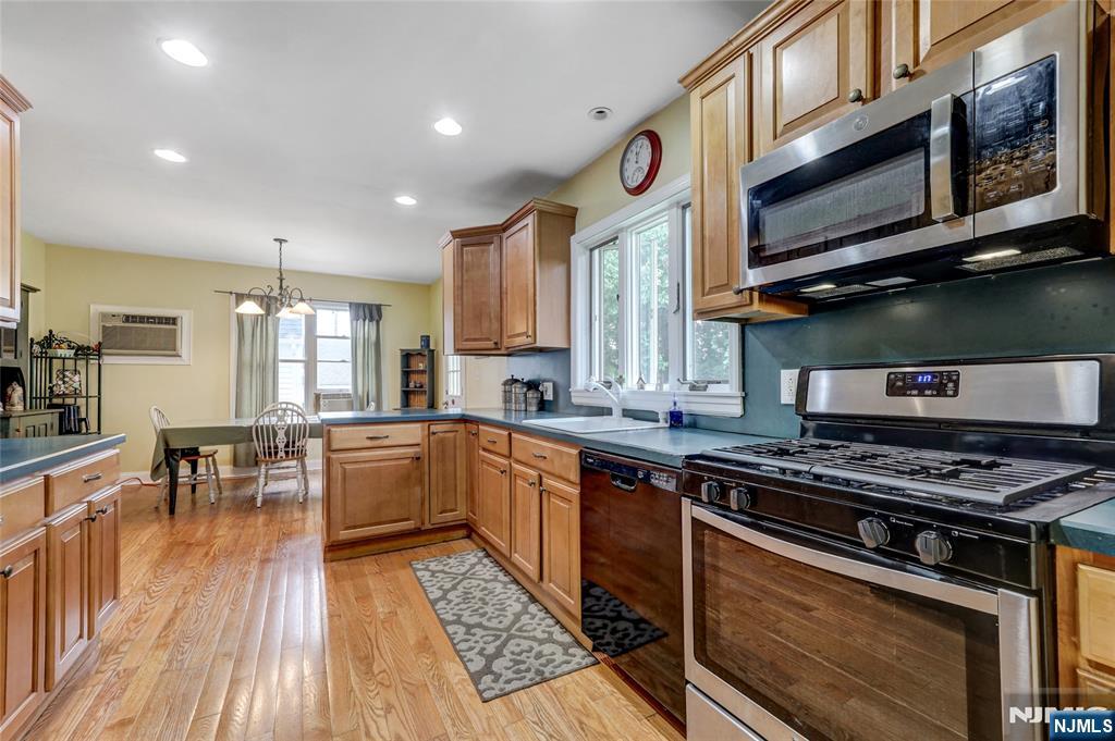 Fair Lawn, New Jersey, 07410, United States, 3 Bedrooms Bedrooms, ,3 BathroomsBathrooms,Residential,For Sale,1992145