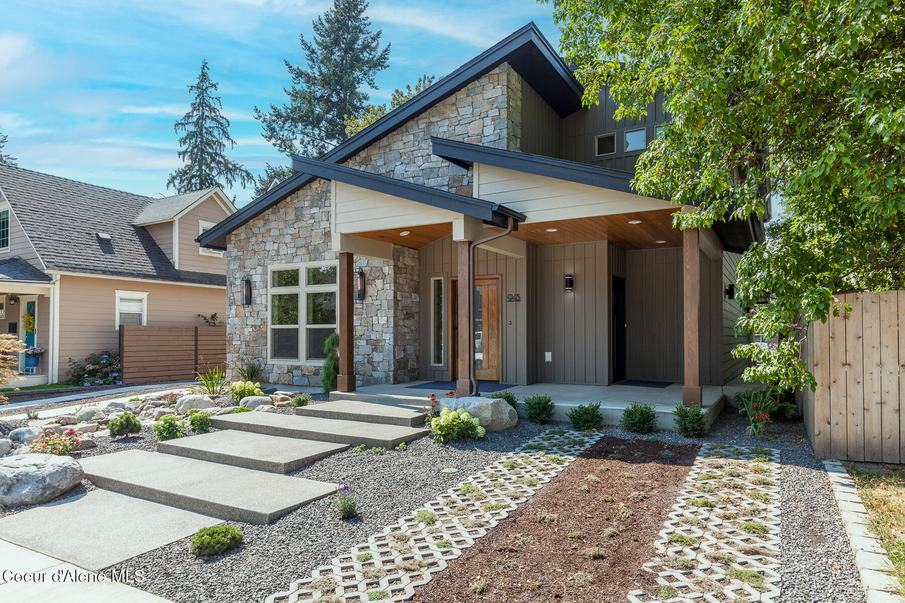 Coeur d'Alene, Idaho, 83814, United States, 4 Bedrooms Bedrooms, ,5 BathroomsBathrooms,Residential,For Sale,2037793