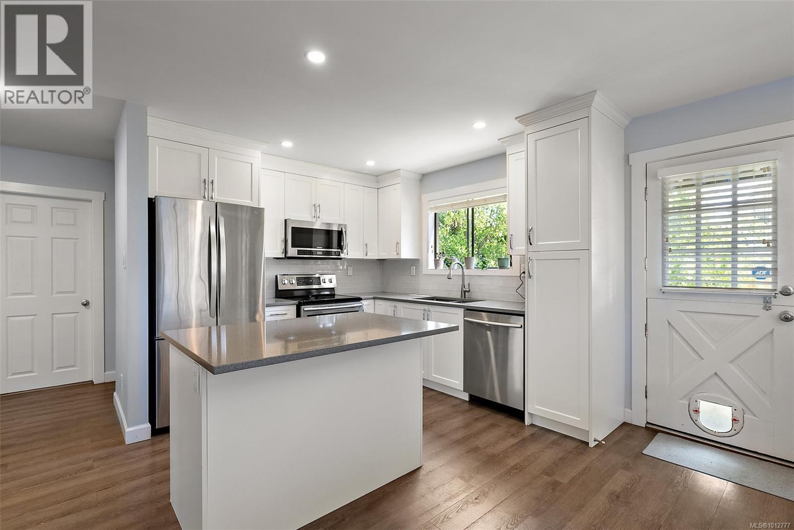 VIEW ROYAL, British Columbia, V9B 6N7, CA, 5 Bedrooms Bedrooms, ,3 BathroomsBathrooms,Residential,For Sale,1951757
