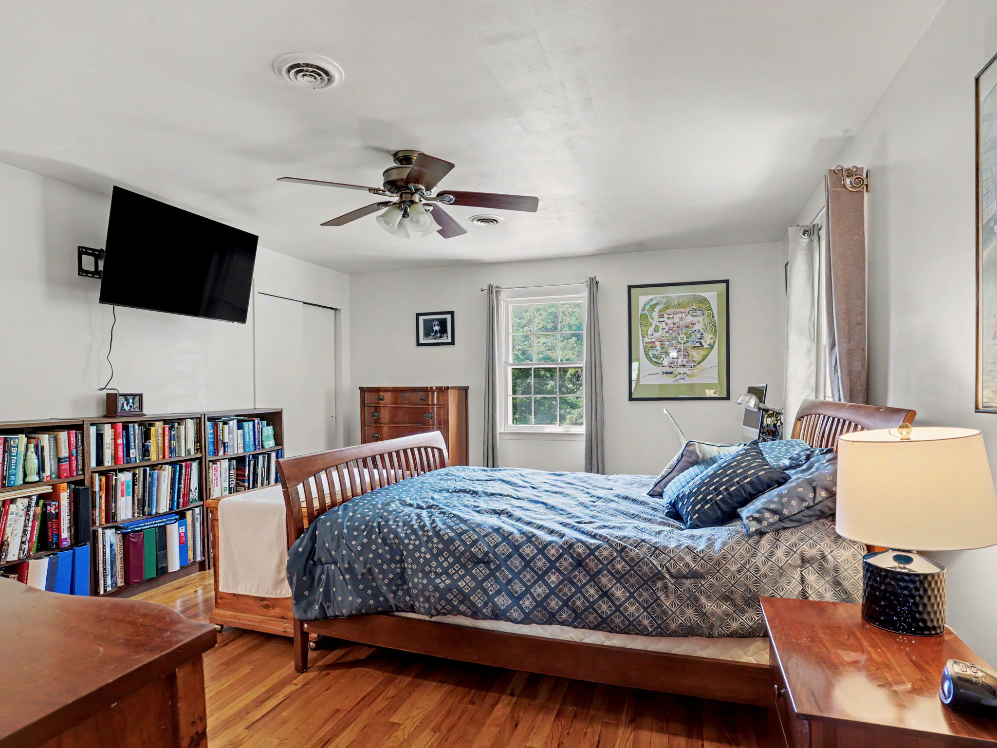  Hilltop Lake Hills Oasis with Renovated Chef