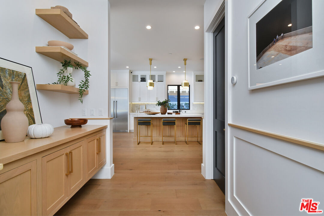 Encino, California, 91316, United States, 4 Bedrooms Bedrooms, ,5 BathroomsBathrooms,Residential,For Sale,2002982