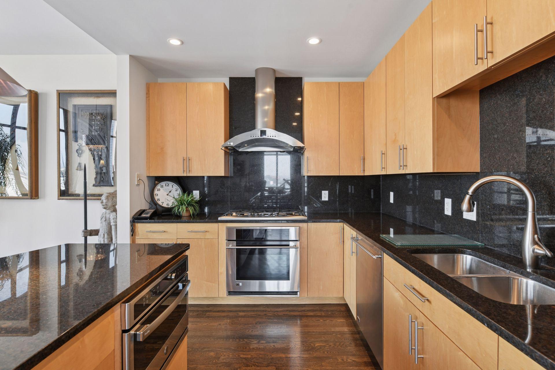 Minneapolis, Minnesota, 55403, United States, 2 Bedrooms Bedrooms, ,1 BathroomBathrooms,Residential,For Sale,1919843
