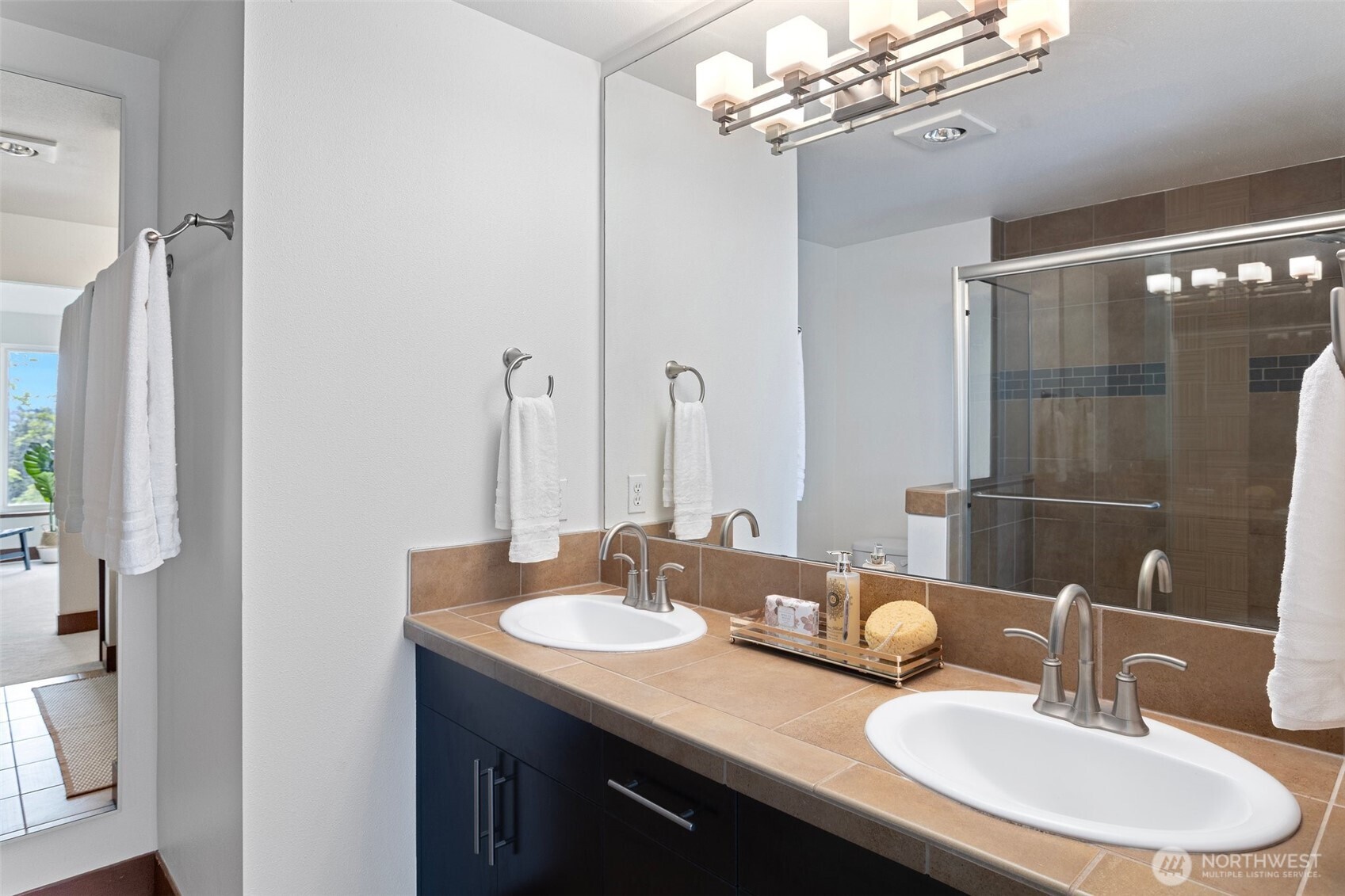 Seattle, Washington, 98109, United States, 3 Bedrooms Bedrooms, ,4 BathroomsBathrooms,Residential,For Sale,1976835